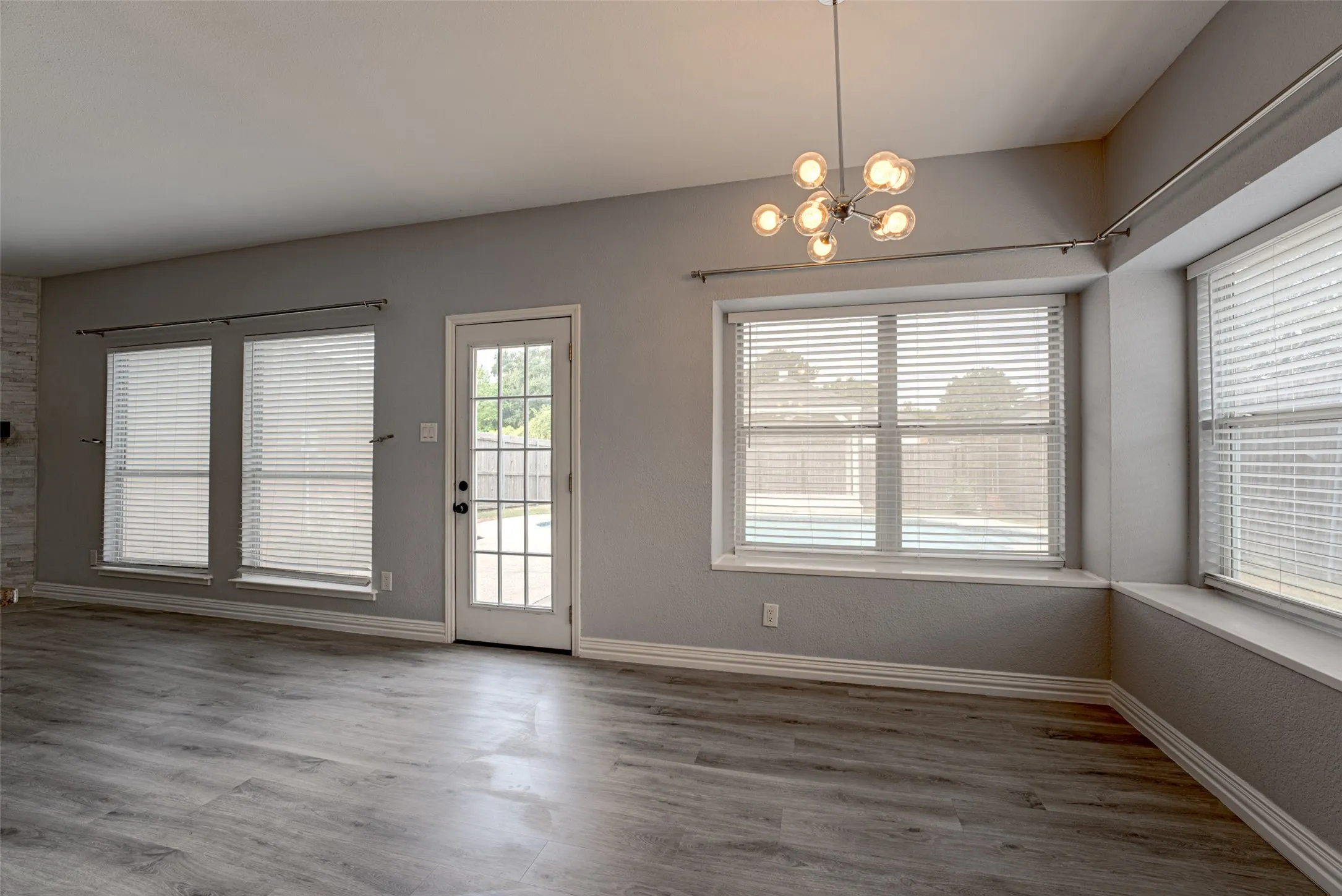 Single Family Residence For Sale in Dallas County , 4005 Baywatch Drive, Rowlett, Texas 75088, 4 Bedroom, 3 Bathroom, 2 Garage spaces, 2,847 Sqft, built in 1996, mls#21398682, Real Estate Agent in Rowlett, Homes For Sale in Dallas county, Homes For Sale in Rowlett, Realtor in Rowlett Texas, Real Estate Brokerage Independent Realty Texas, Luminita Cordes Realtor