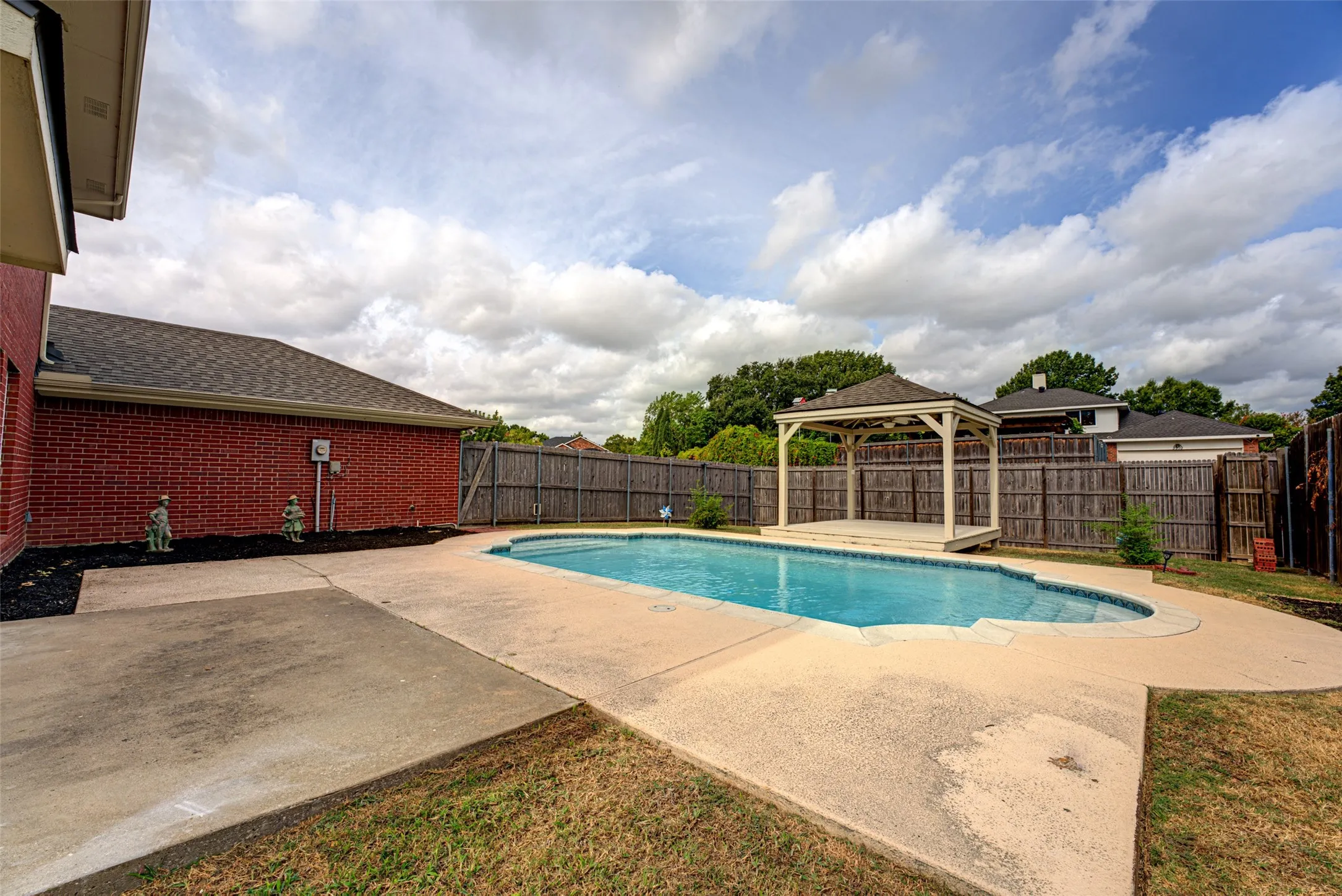 Single Family Residence For Sale in Dallas County , 4005 Baywatch Drive, Rowlett, Texas 75088, 4 Bedroom, 3 Bathroom, 2 Garage spaces, 2,847 Sqft, built in 1996, mls#21398682, Real Estate Agent in Rowlett, Homes For Sale in Dallas county, Homes For Sale in Rowlett, Realtor in Rowlett Texas, Real Estate Brokerage Independent Realty Texas, Luminita Cordes Realtor