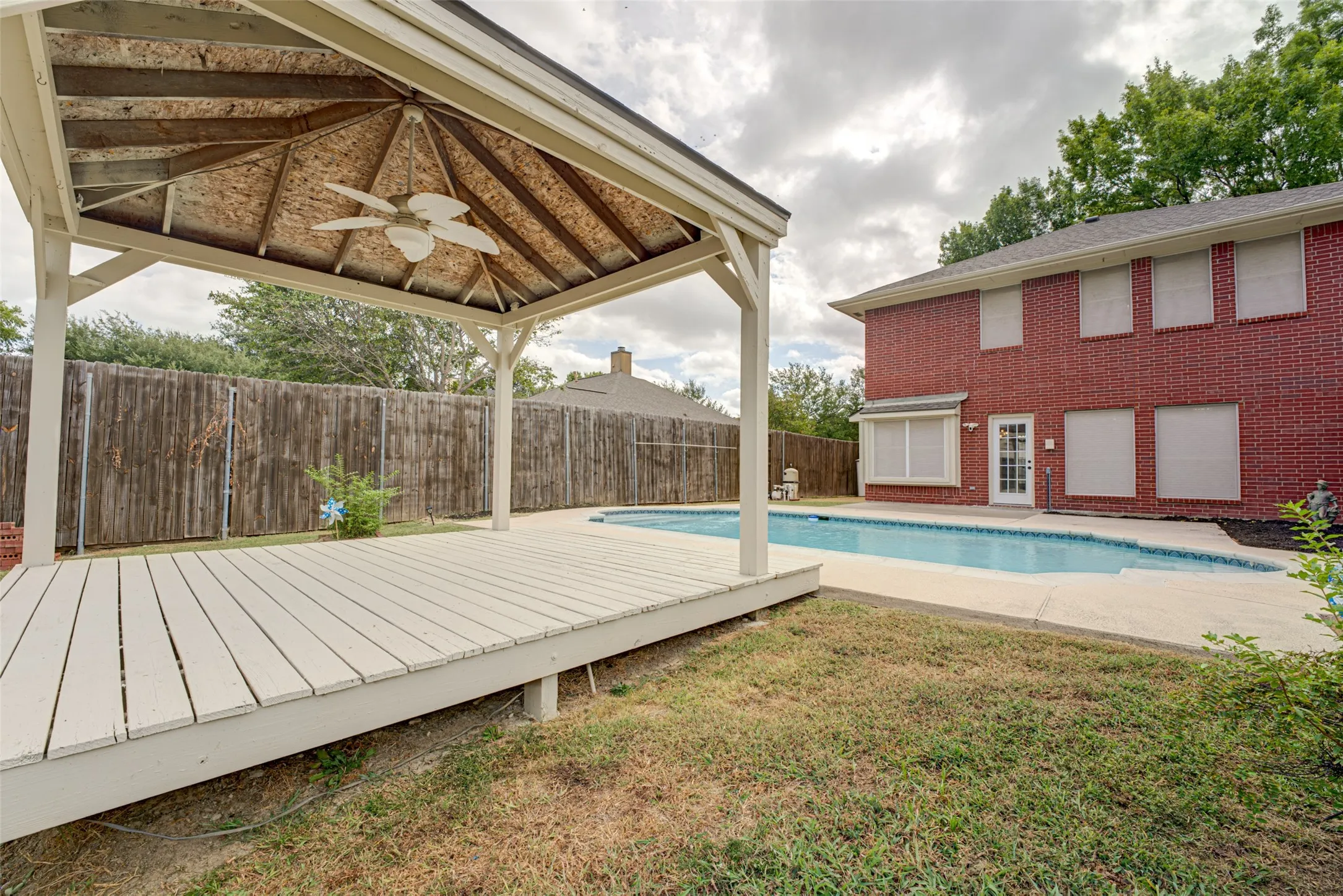 Single Family Residence For Sale in Dallas County , 4005 Baywatch Drive, Rowlett, Texas 75088, 4 Bedroom, 3 Bathroom, 2 Garage spaces, 2,847 Sqft, built in 1996, mls#21398682, Real Estate Agent in Rowlett, Homes For Sale in Dallas county, Homes For Sale in Rowlett, Realtor in Rowlett Texas, Real Estate Brokerage Independent Realty Texas, Luminita Cordes Realtor