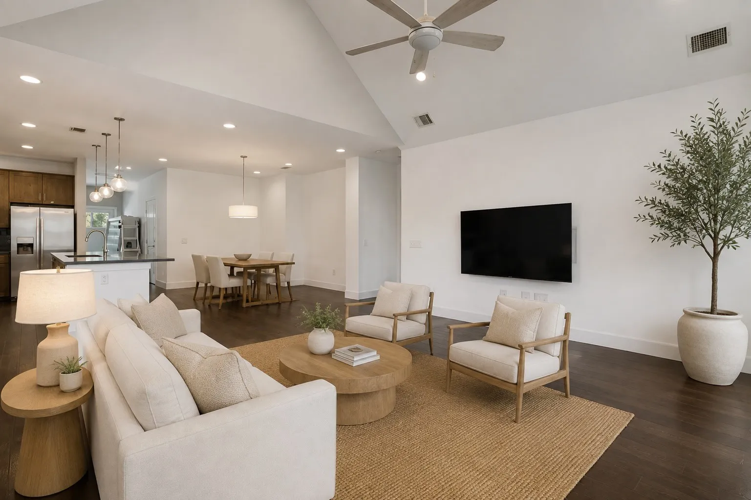 Single Family Residence For Sale in Dallas County , 629 Bishop Heights Lane, Dallas, Texas 75208, 4 Bedroom, 4 Bathroom, 2 Garage spaces, 2,638 Sqft, built in 2016, mls#21401857, Real Estate Agent in Dallas, Homes For Sale in Dallas county, Homes For Sale in Dallas, Realtor in Dallas Texas, Real Estate Brokerage Independent Realty Texas, Luminita Cordes Realtor