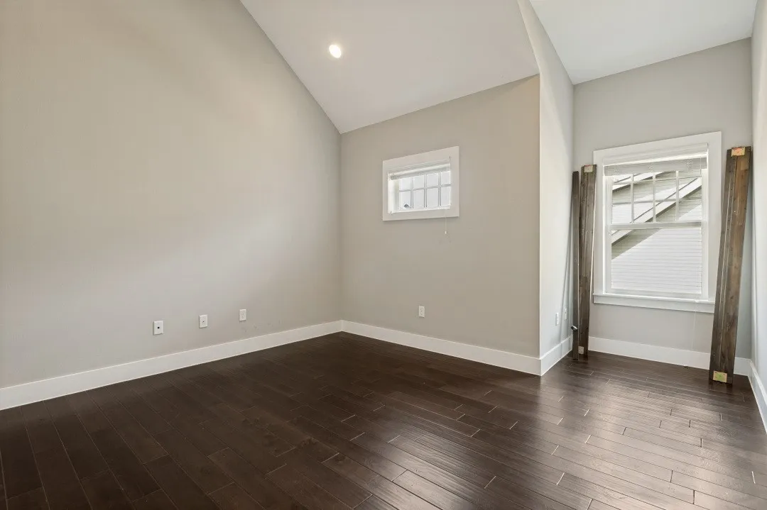 Single Family Residence For Sale in Dallas County , 629 Bishop Heights Lane, Dallas, Texas 75208, 4 Bedroom, 4 Bathroom, 2 Garage spaces, 2,638 Sqft, built in 2016, mls#21401857, Real Estate Agent in Dallas, Homes For Sale in Dallas county, Homes For Sale in Dallas, Realtor in Dallas Texas, Real Estate Brokerage Independent Realty Texas, Luminita Cordes Realtor