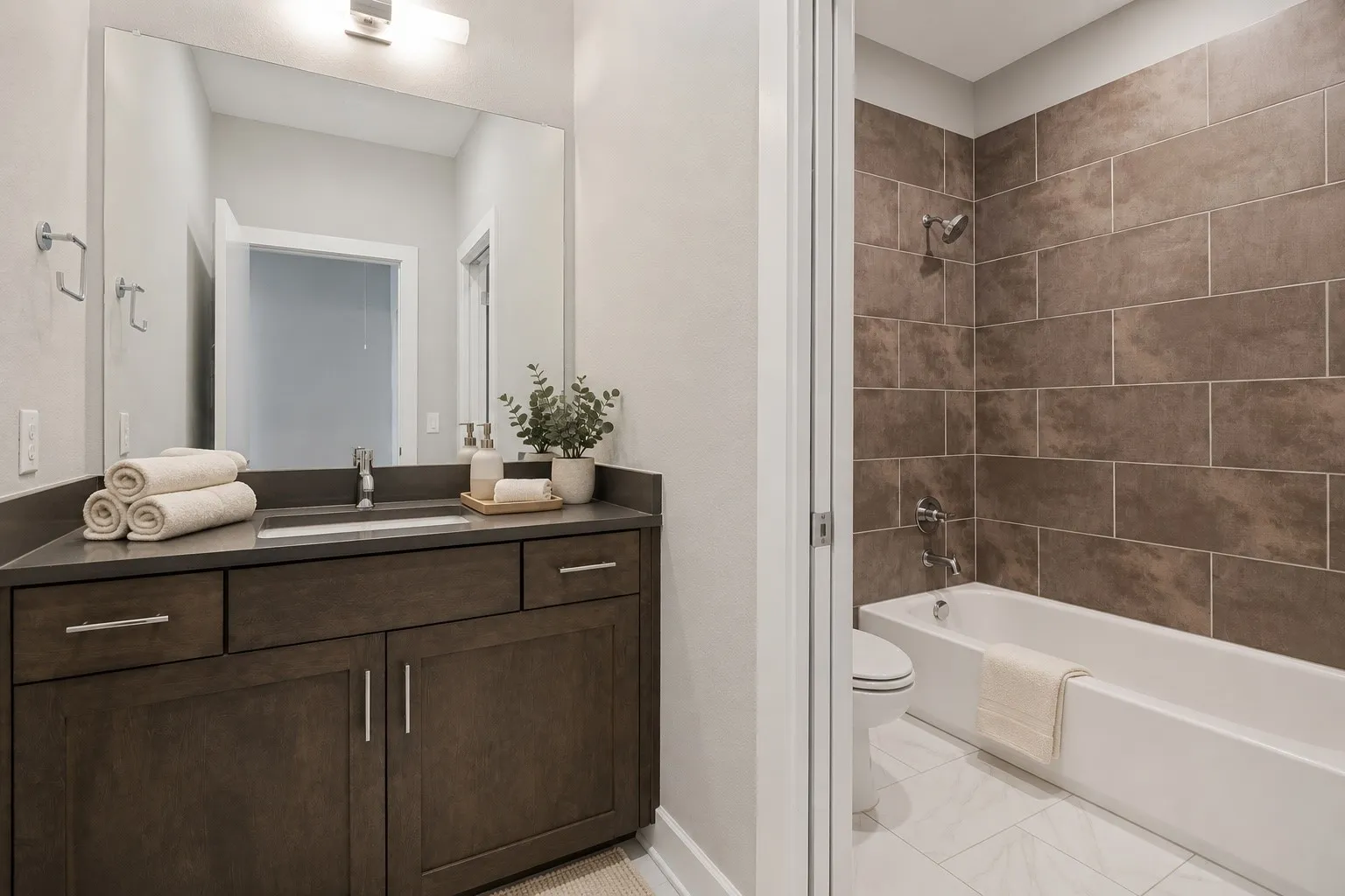 Single Family Residence For Sale in Dallas County , 629 Bishop Heights Lane, Dallas, Texas 75208, 4 Bedroom, 4 Bathroom, 2 Garage spaces, 2,638 Sqft, built in 2016, mls#21401857, Real Estate Agent in Dallas, Homes For Sale in Dallas county, Homes For Sale in Dallas, Realtor in Dallas Texas, Real Estate Brokerage Independent Realty Texas, Luminita Cordes Realtor