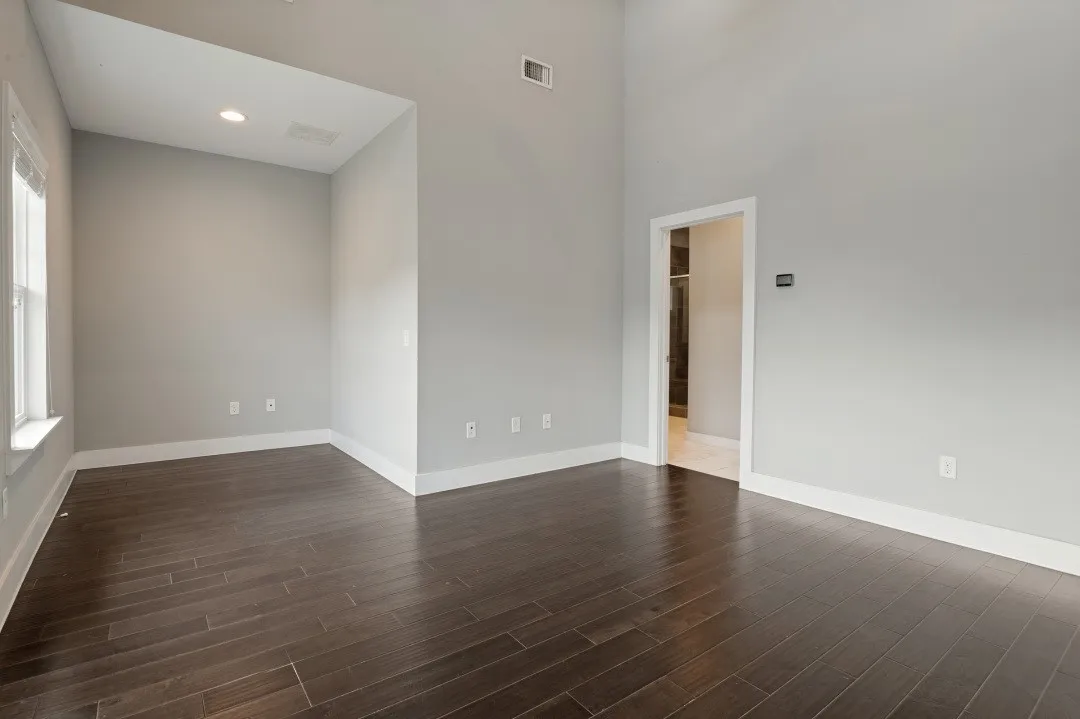 Single Family Residence For Sale in Dallas County , 629 Bishop Heights Lane, Dallas, Texas 75208, 4 Bedroom, 4 Bathroom, 2 Garage spaces, 2,638 Sqft, built in 2016, mls#21401857, Real Estate Agent in Dallas, Homes For Sale in Dallas county, Homes For Sale in Dallas, Realtor in Dallas Texas, Real Estate Brokerage Independent Realty Texas, Luminita Cordes Realtor