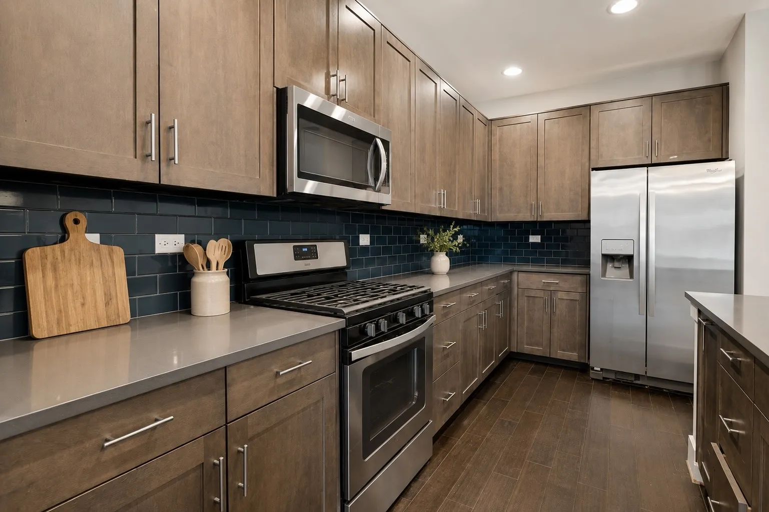 Single Family Residence For Sale in Dallas County , 629 Bishop Heights Lane, Dallas, Texas 75208, 4 Bedroom, 4 Bathroom, 2 Garage spaces, 2,638 Sqft, built in 2016, mls#21401857, Real Estate Agent in Dallas, Homes For Sale in Dallas county, Homes For Sale in Dallas, Realtor in Dallas Texas, Real Estate Brokerage Independent Realty Texas, Luminita Cordes Realtor