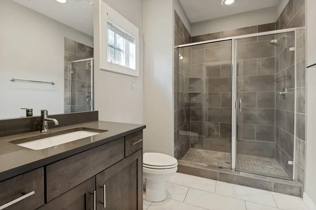 Single Family Residence For Sale in Dallas County , 629 Bishop Heights Lane, Dallas, Texas 75208, 4 Bedroom, 4 Bathroom, 2 Garage spaces, 2,638 Sqft, built in 2016, mls#21401857, Real Estate Agent in Dallas, Homes For Sale in Dallas county, Homes For Sale in Dallas, Realtor in Dallas Texas, Real Estate Brokerage Independent Realty Texas, Luminita Cordes Realtor