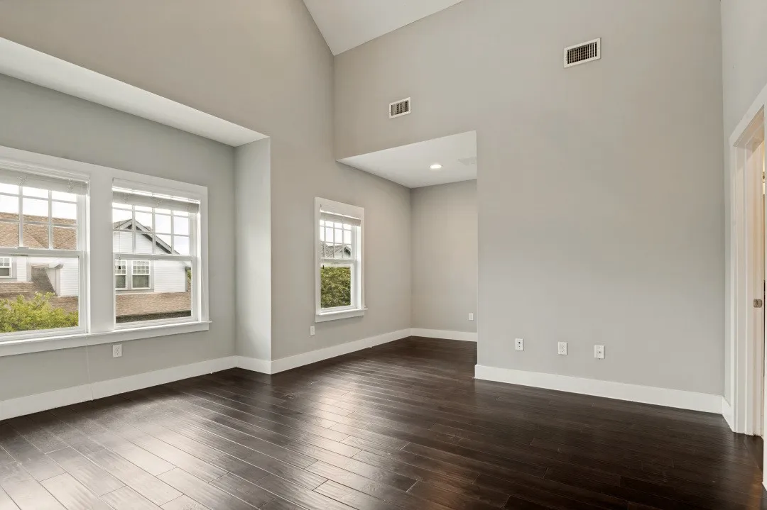 Single Family Residence For Sale in Dallas County , 629 Bishop Heights Lane, Dallas, Texas 75208, 4 Bedroom, 4 Bathroom, 2 Garage spaces, 2,638 Sqft, built in 2016, mls#21401857, Real Estate Agent in Dallas, Homes For Sale in Dallas county, Homes For Sale in Dallas, Realtor in Dallas Texas, Real Estate Brokerage Independent Realty Texas, Luminita Cordes Realtor