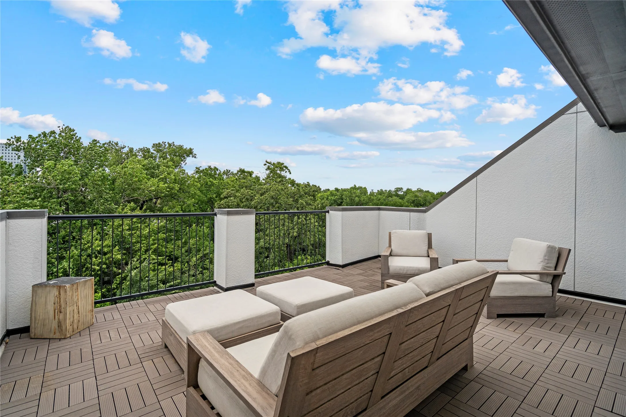 Townhouse For Sale in Dallas County , 2157 Wenge Lane, Dallas, Texas 75219, 3 Bedroom, 4 Bathroom, 2 Garage spaces, 2,059 Sqft, built in 2022, mls#21401854, Real Estate Agent in Dallas, Homes For Sale in Dallas county, Homes For Sale in Dallas, Realtor in Dallas Texas, Real Estate Brokerage Independent Realty Texas, Luminita Cordes Realtor