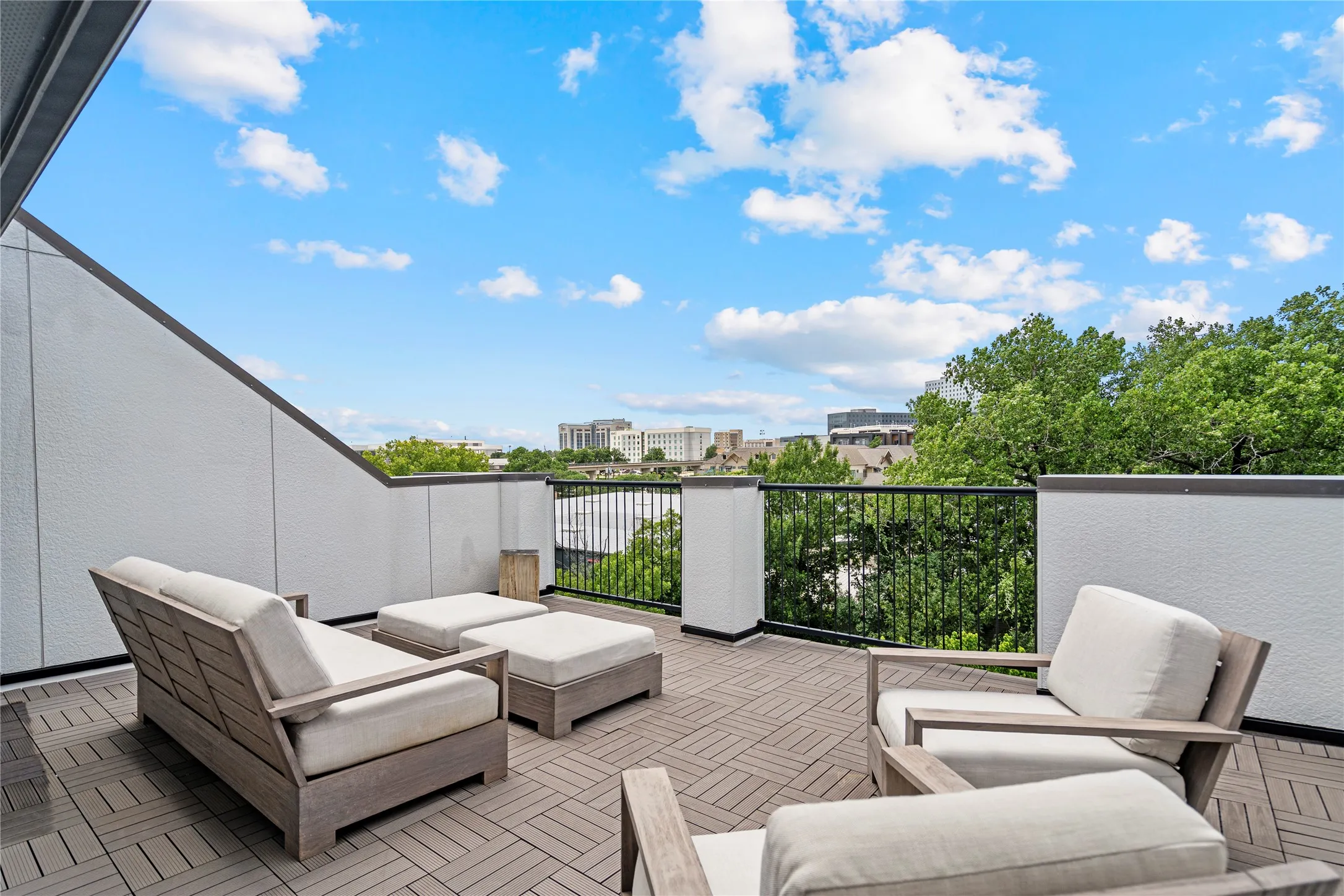 Townhouse For Sale in Dallas County , 2157 Wenge Lane, Dallas, Texas 75219, 3 Bedroom, 4 Bathroom, 2 Garage spaces, 2,059 Sqft, built in 2022, mls#21401854, Real Estate Agent in Dallas, Homes For Sale in Dallas county, Homes For Sale in Dallas, Realtor in Dallas Texas, Real Estate Brokerage Independent Realty Texas, Luminita Cordes Realtor