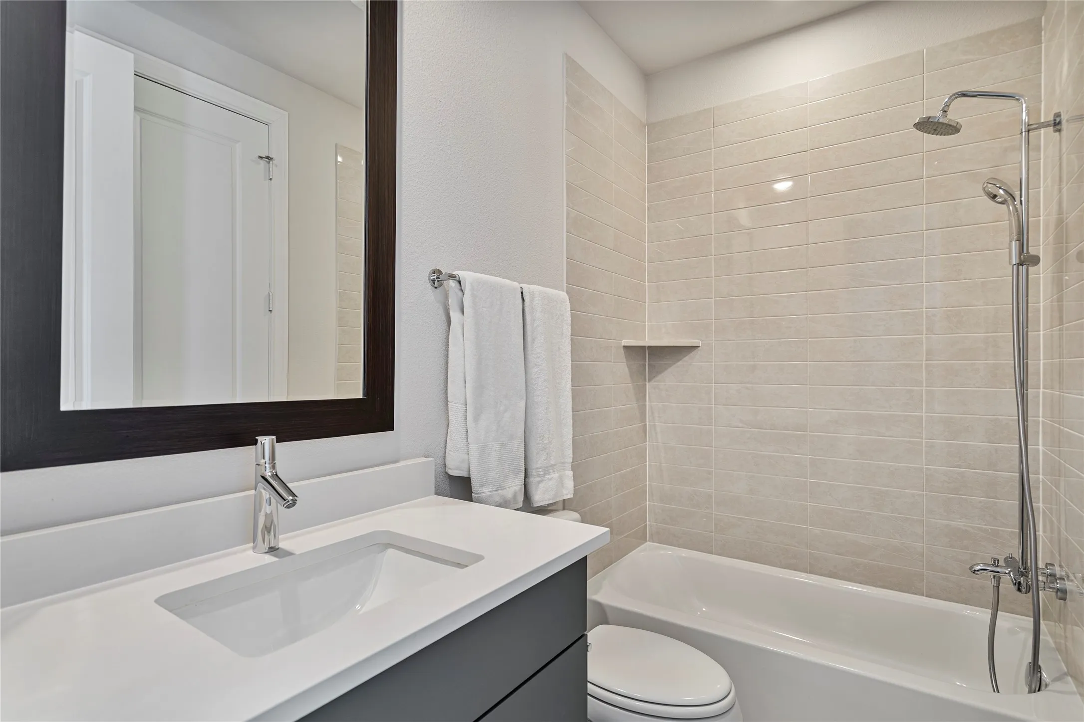 Townhouse For Sale in Dallas County , 2157 Wenge Lane, Dallas, Texas 75219, 3 Bedroom, 4 Bathroom, 2 Garage spaces, 2,059 Sqft, built in 2022, mls#21401854, Real Estate Agent in Dallas, Homes For Sale in Dallas county, Homes For Sale in Dallas, Realtor in Dallas Texas, Real Estate Brokerage Independent Realty Texas, Luminita Cordes Realtor