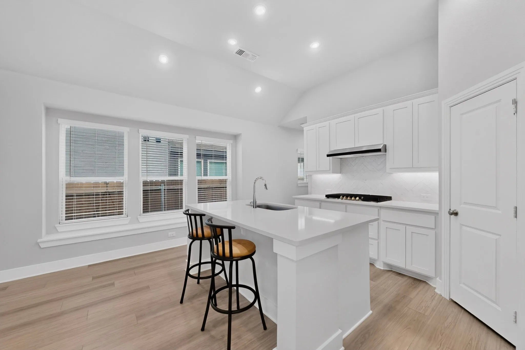 Single Family Residence For Rent in Grayson County , 1636 Whispering Meadow Drive, Van Alstyne, Texas 75495, 3 Bedroom, 2 Bathroom, 2 Garage spaces, 1,598 Sqft, built in 2024, mls#21401852, Real Estate Agent in Van Alstyne, Homes For Rent in Grayson county, Homes For Rent in Van Alstyne, Realtor in Van Alstyne Texas, Real Estate Brokerage Independent Realty Texas, Luminita Cordes Realtor
