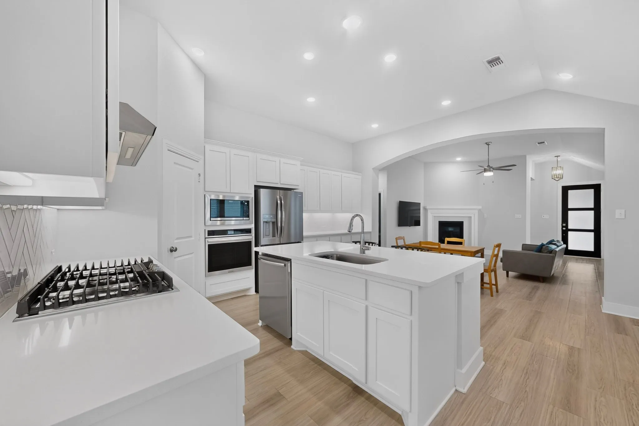 Single Family Residence For Rent in Grayson County , 1636 Whispering Meadow Drive, Van Alstyne, Texas 75495, 3 Bedroom, 2 Bathroom, 2 Garage spaces, 1,598 Sqft, built in 2024, mls#21401852, Real Estate Agent in Van Alstyne, Homes For Rent in Grayson county, Homes For Rent in Van Alstyne, Realtor in Van Alstyne Texas, Real Estate Brokerage Independent Realty Texas, Luminita Cordes Realtor