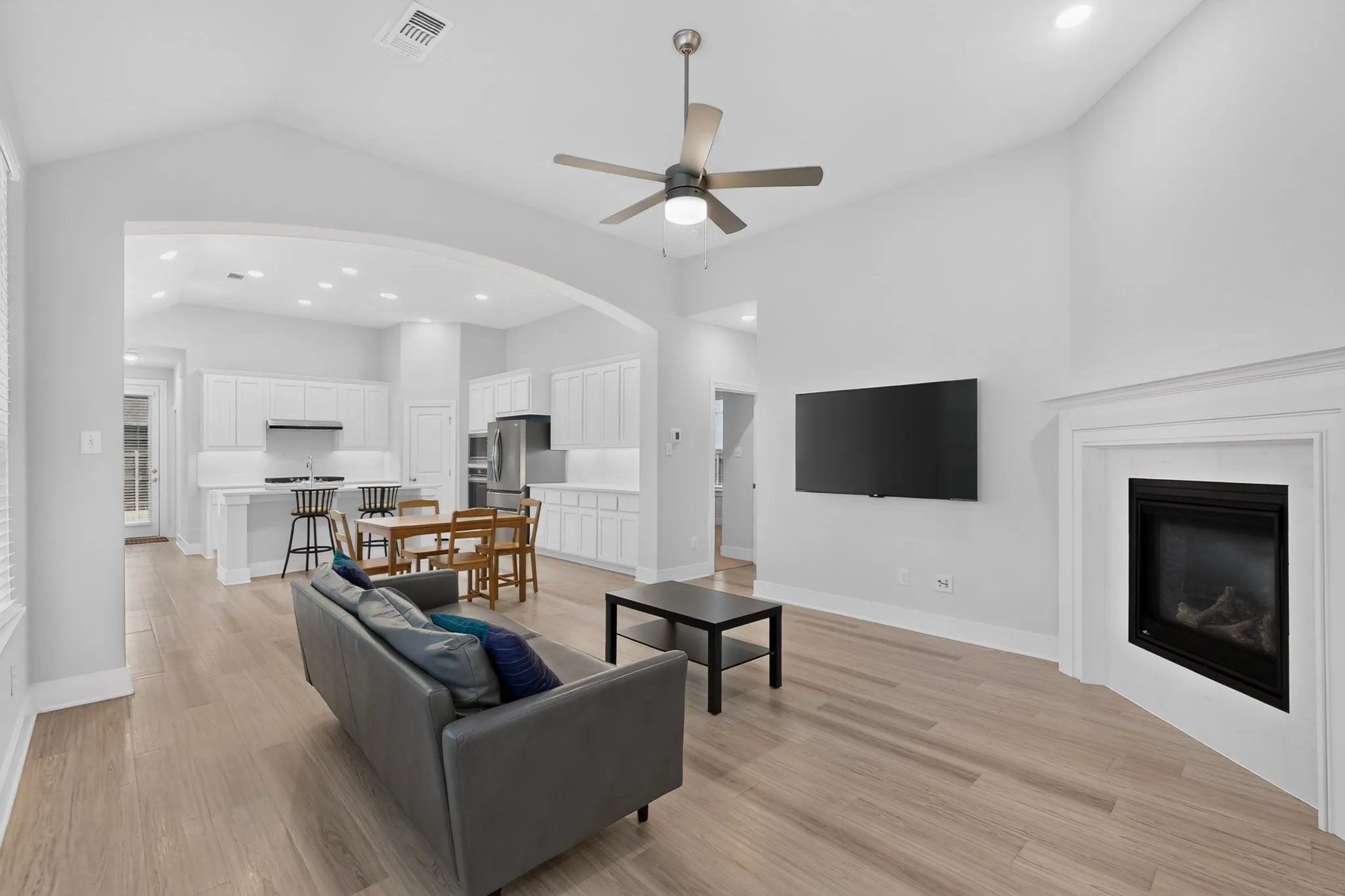 Single Family Residence For Rent in Grayson County , 1636 Whispering Meadow Drive, Van Alstyne, Texas 75495, 3 Bedroom, 2 Bathroom, 2 Garage spaces, 1,598 Sqft, built in 2024, mls#21401852, Real Estate Agent in Van Alstyne, Homes For Rent in Grayson county, Homes For Rent in Van Alstyne, Realtor in Van Alstyne Texas, Real Estate Brokerage Independent Realty Texas, Luminita Cordes Realtor