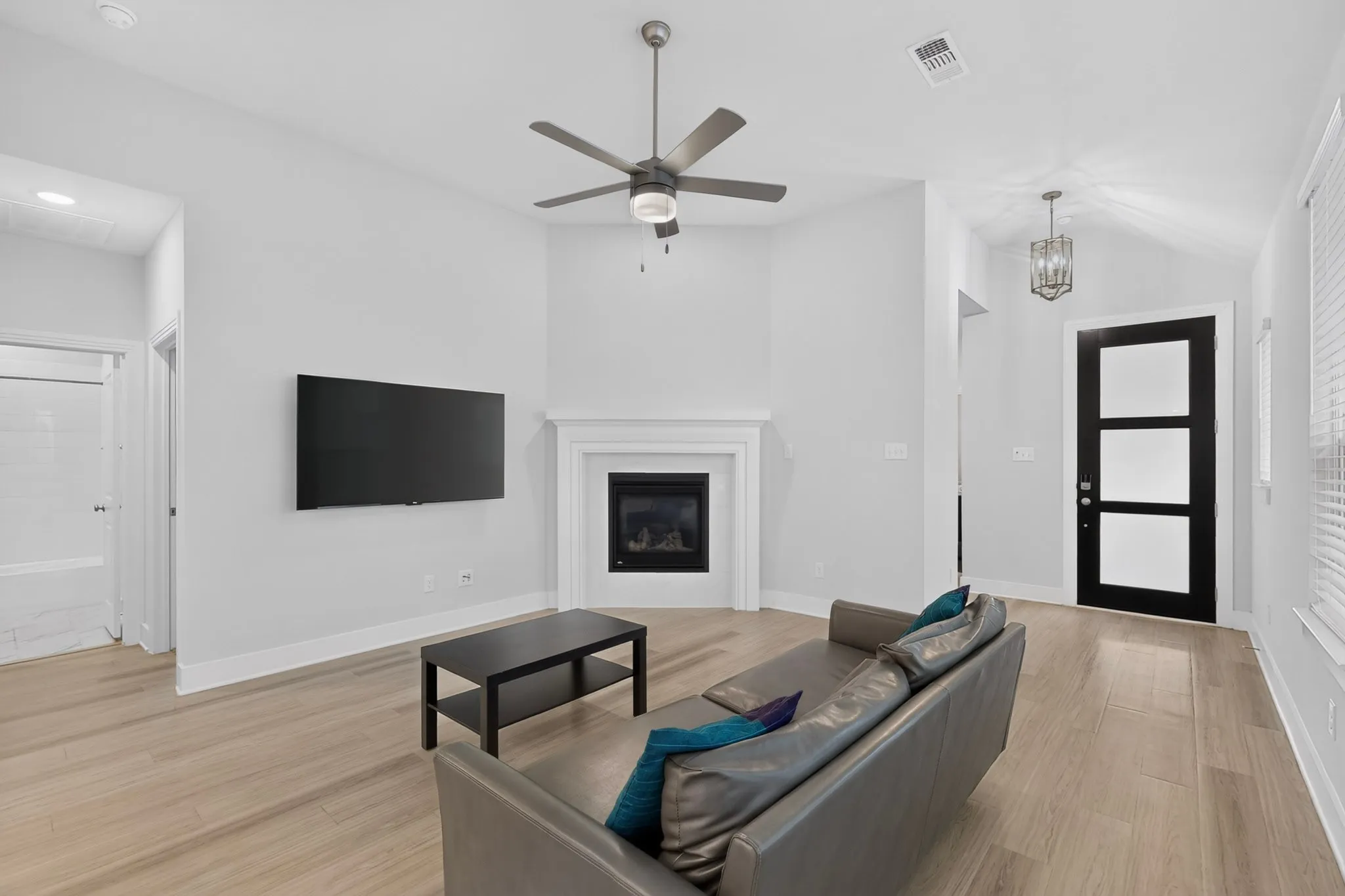 Single Family Residence For Rent in Grayson County , 1636 Whispering Meadow Drive, Van Alstyne, Texas 75495, 3 Bedroom, 2 Bathroom, 2 Garage spaces, 1,598 Sqft, built in 2024, mls#21401852, Real Estate Agent in Van Alstyne, Homes For Rent in Grayson county, Homes For Rent in Van Alstyne, Realtor in Van Alstyne Texas, Real Estate Brokerage Independent Realty Texas, Luminita Cordes Realtor