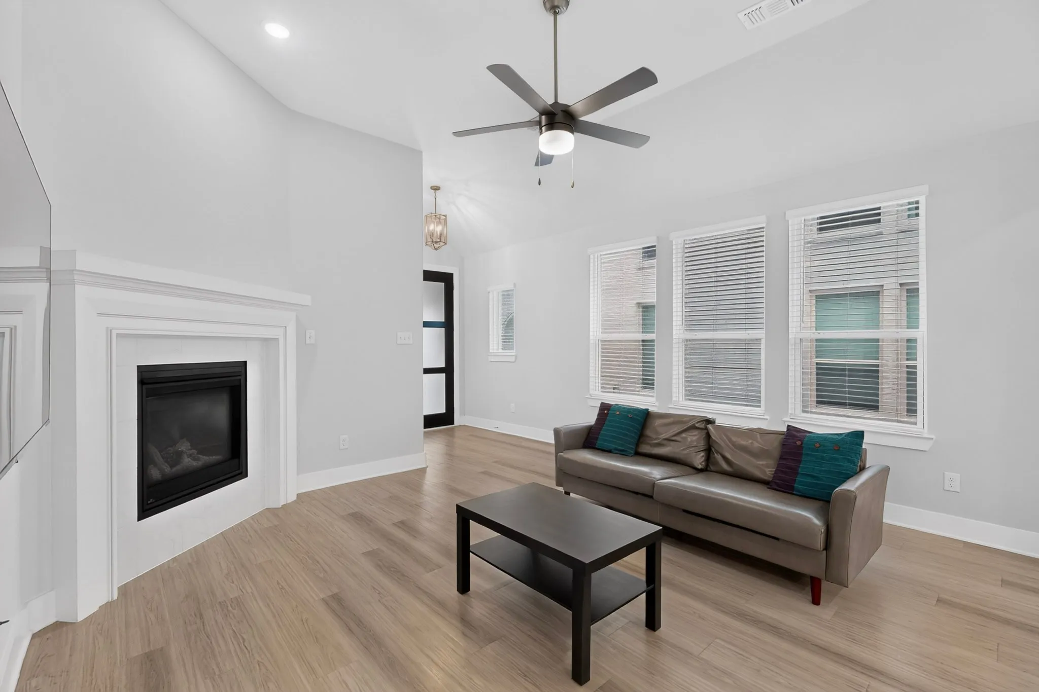 Single Family Residence For Rent in Grayson County , 1636 Whispering Meadow Drive, Van Alstyne, Texas 75495, 3 Bedroom, 2 Bathroom, 2 Garage spaces, 1,598 Sqft, built in 2024, mls#21401852, Real Estate Agent in Van Alstyne, Homes For Rent in Grayson county, Homes For Rent in Van Alstyne, Realtor in Van Alstyne Texas, Real Estate Brokerage Independent Realty Texas, Luminita Cordes Realtor