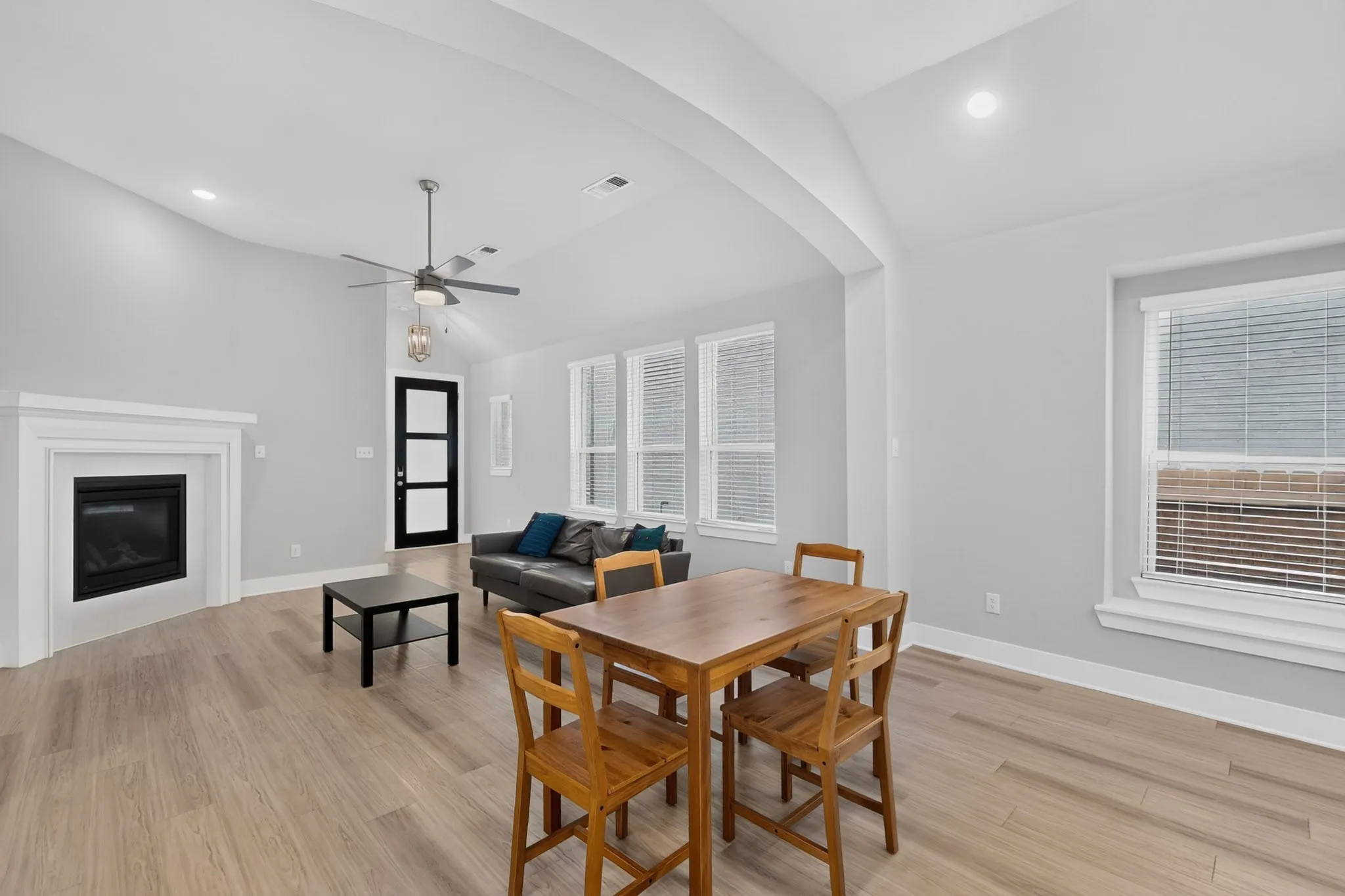 Single Family Residence For Rent in Grayson County , 1636 Whispering Meadow Drive, Van Alstyne, Texas 75495, 3 Bedroom, 2 Bathroom, 2 Garage spaces, 1,598 Sqft, built in 2024, mls#21401852, Real Estate Agent in Van Alstyne, Homes For Rent in Grayson county, Homes For Rent in Van Alstyne, Realtor in Van Alstyne Texas, Real Estate Brokerage Independent Realty Texas, Luminita Cordes Realtor