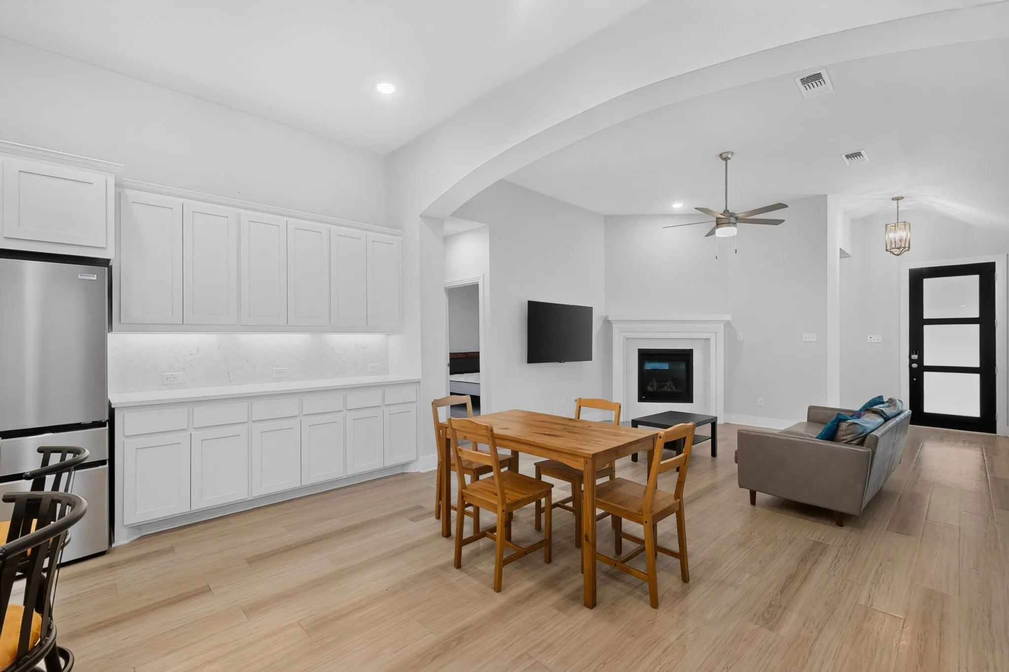 Single Family Residence For Rent in Grayson County , 1636 Whispering Meadow Drive, Van Alstyne, Texas 75495, 3 Bedroom, 2 Bathroom, 2 Garage spaces, 1,598 Sqft, built in 2024, mls#21401852, Real Estate Agent in Van Alstyne, Homes For Rent in Grayson county, Homes For Rent in Van Alstyne, Realtor in Van Alstyne Texas, Real Estate Brokerage Independent Realty Texas, Luminita Cordes Realtor