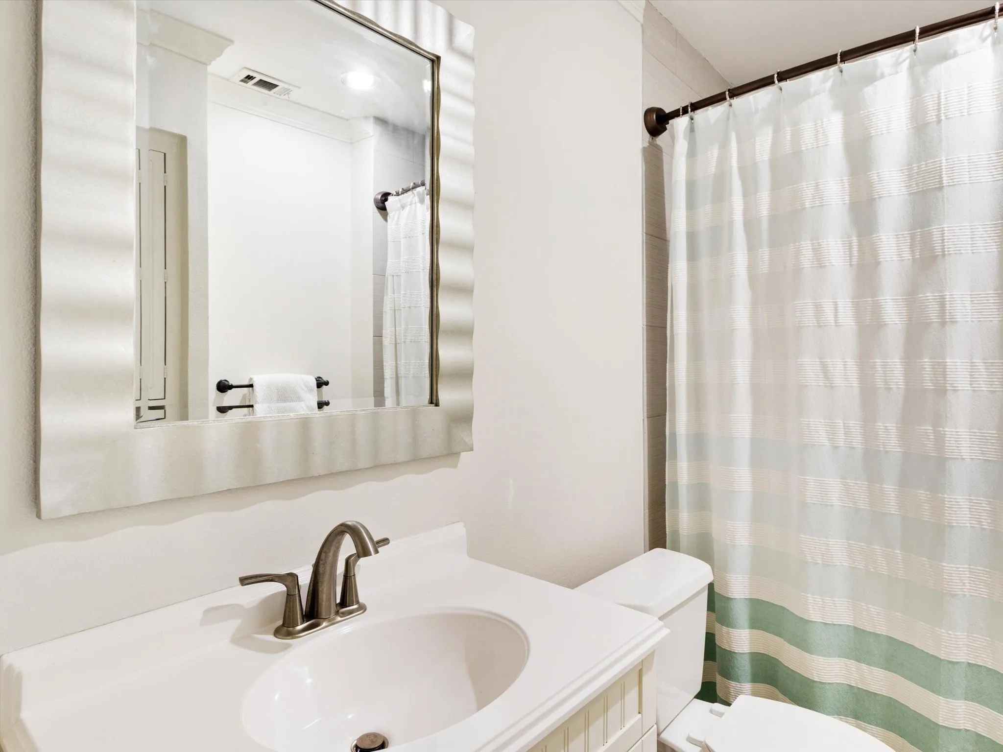 Full hallway bathroom