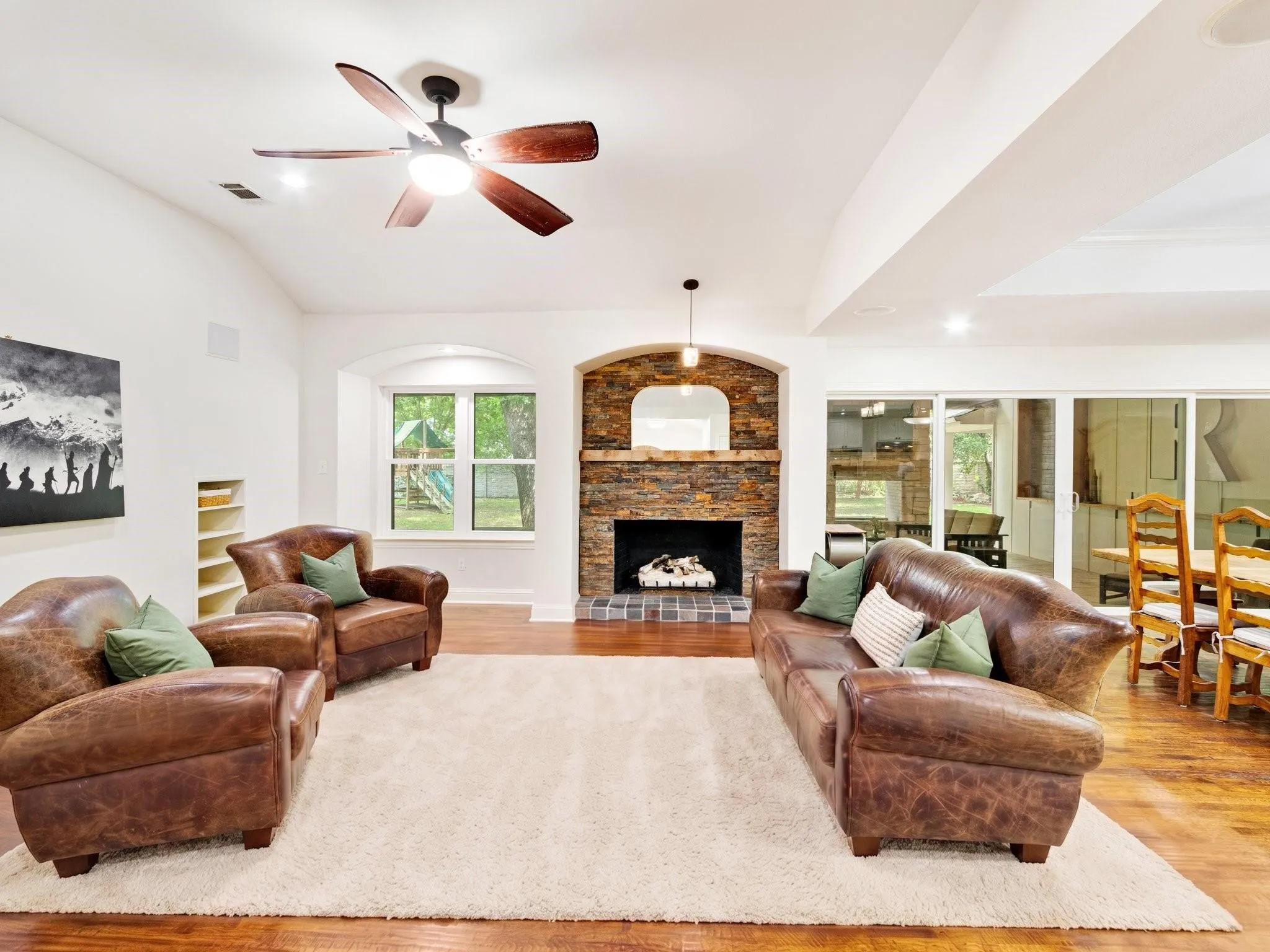 Single Family Residence For Sale in Dallas County , 9902 Galway Drive, Dallas, Texas 75218, 4 Bedroom, 4 Bathroom, Garage spaces, 2,653 Sqft, built in 1971, mls#21401859, Real Estate Agent in Dallas, Homes For Sale in Dallas county, Homes For Sale in Dallas, Realtor in Dallas Texas, Real Estate Brokerage Independent Realty Texas, Luminita Cordes Realtor