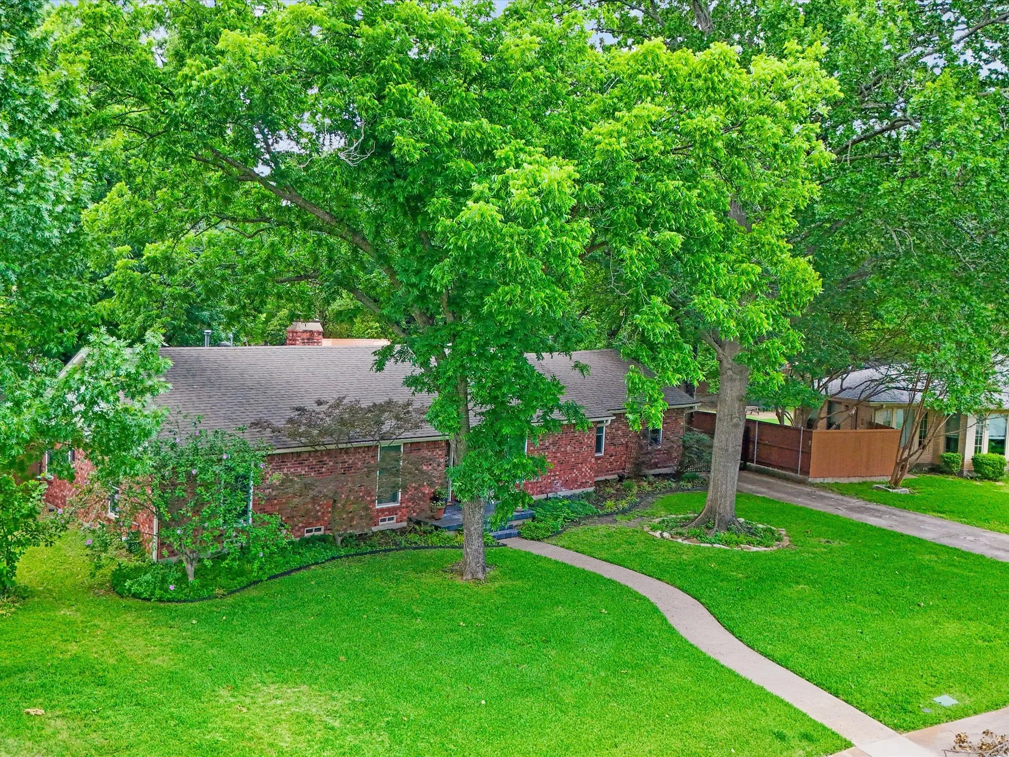 Single Family Residence For Sale in Dallas County , 9902 Galway Drive, Dallas, Texas 75218, 4 Bedroom, 4 Bathroom, Garage spaces, 2,653 Sqft, built in 1971, mls#21401859, Real Estate Agent in Dallas, Homes For Sale in Dallas county, Homes For Sale in Dallas, Realtor in Dallas Texas, Real Estate Brokerage Independent Realty Texas, Luminita Cordes Realtor