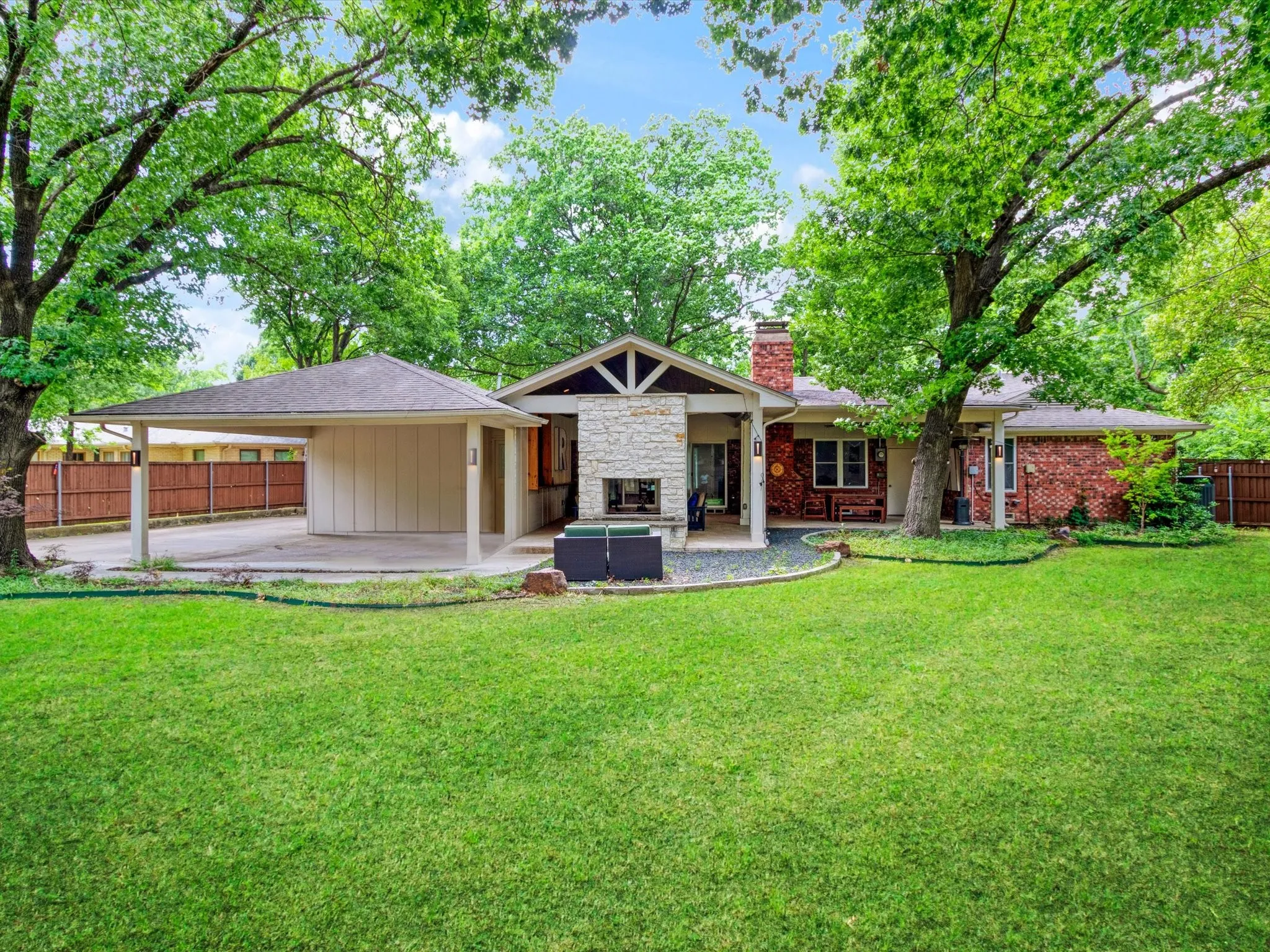 Single Family Residence For Sale in Dallas County , 9902 Galway Drive, Dallas, Texas 75218, 4 Bedroom, 4 Bathroom, Garage spaces, 2,653 Sqft, built in 1971, mls#21401859, Real Estate Agent in Dallas, Homes For Sale in Dallas county, Homes For Sale in Dallas, Realtor in Dallas Texas, Real Estate Brokerage Independent Realty Texas, Luminita Cordes Realtor