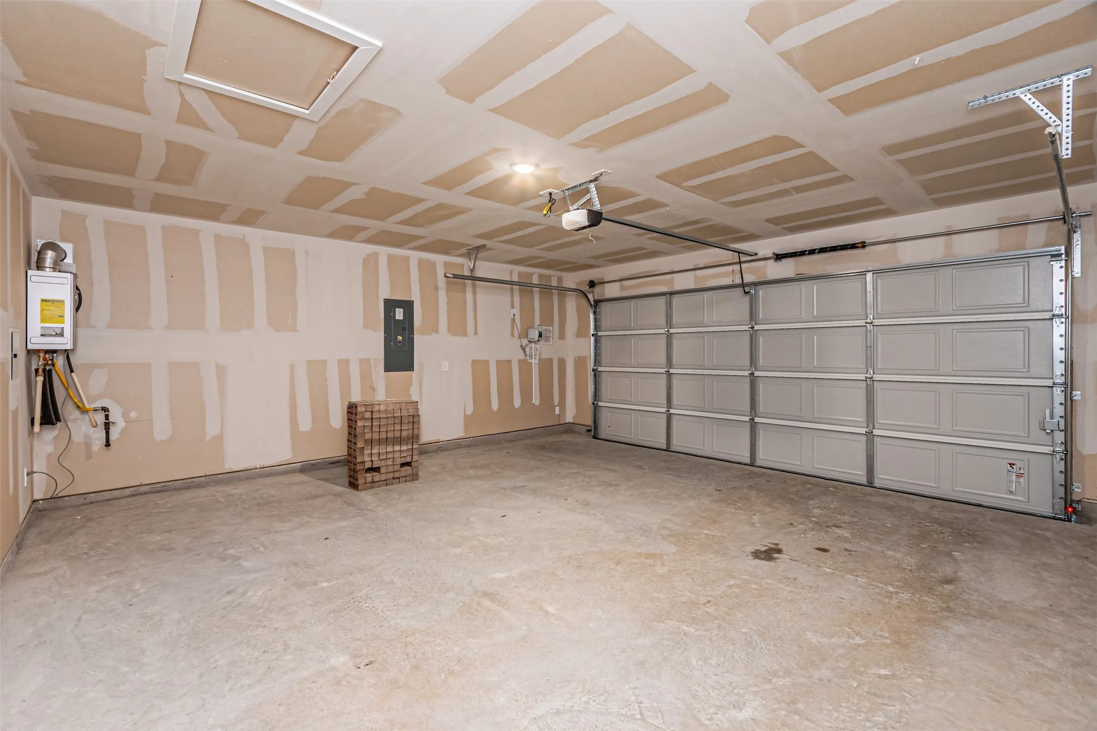 Single Family Residence For Rent in Collin County , 6208 Chickney Drive, Princeton, Texas 75071, 3 Bedroom, 2 Bathroom, 2 Garage spaces, 1,833 Sqft, built in 2026, mls#21401798, Real Estate Agent in Princeton, Homes For Rent in Collin county, Homes For Rent in Princeton, Realtor in Princeton Texas, Real Estate Brokerage Independent Realty Texas, Luminita Cordes Realtor