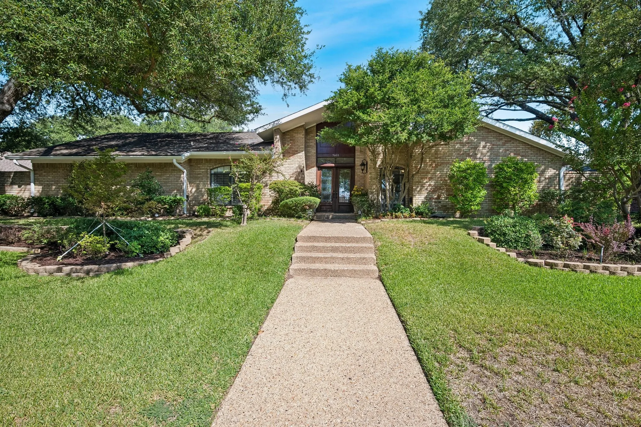 Single Family Residence For Sale in Dallas County , 7603 Queens Ferry Lane, Dallas, Texas 75248, 5 Bedroom, 4 Bathroom, 2 Garage spaces, 3,504 Sqft, built in 1976, mls#21398903, Real Estate Agent in Dallas, Homes For Sale in Dallas county, Homes For Sale in Dallas, Realtor in Dallas Texas, Real Estate Brokerage Independent Realty Texas, Luminita Cordes Realtor