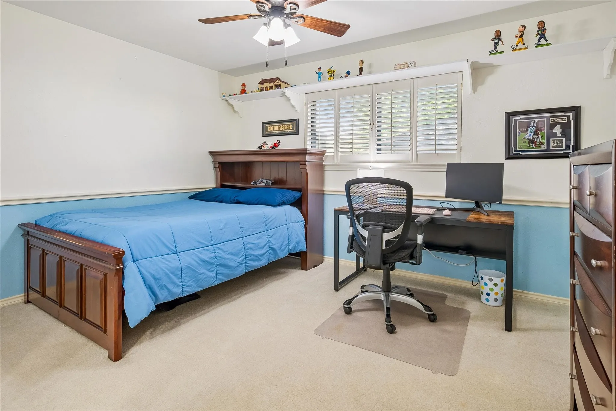 Room with carpeted flooring and a ceiling fan