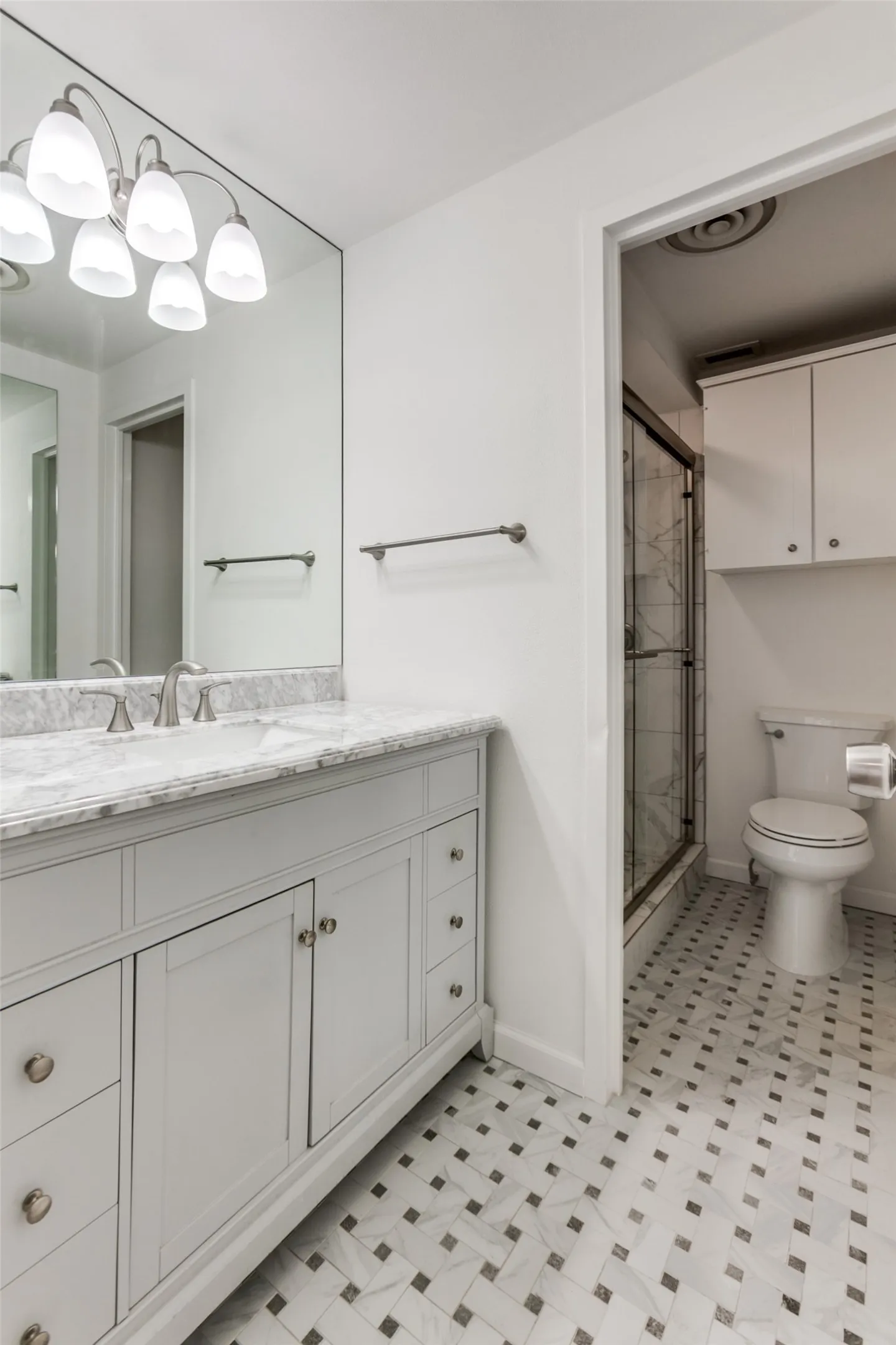 Recently updated primary bath