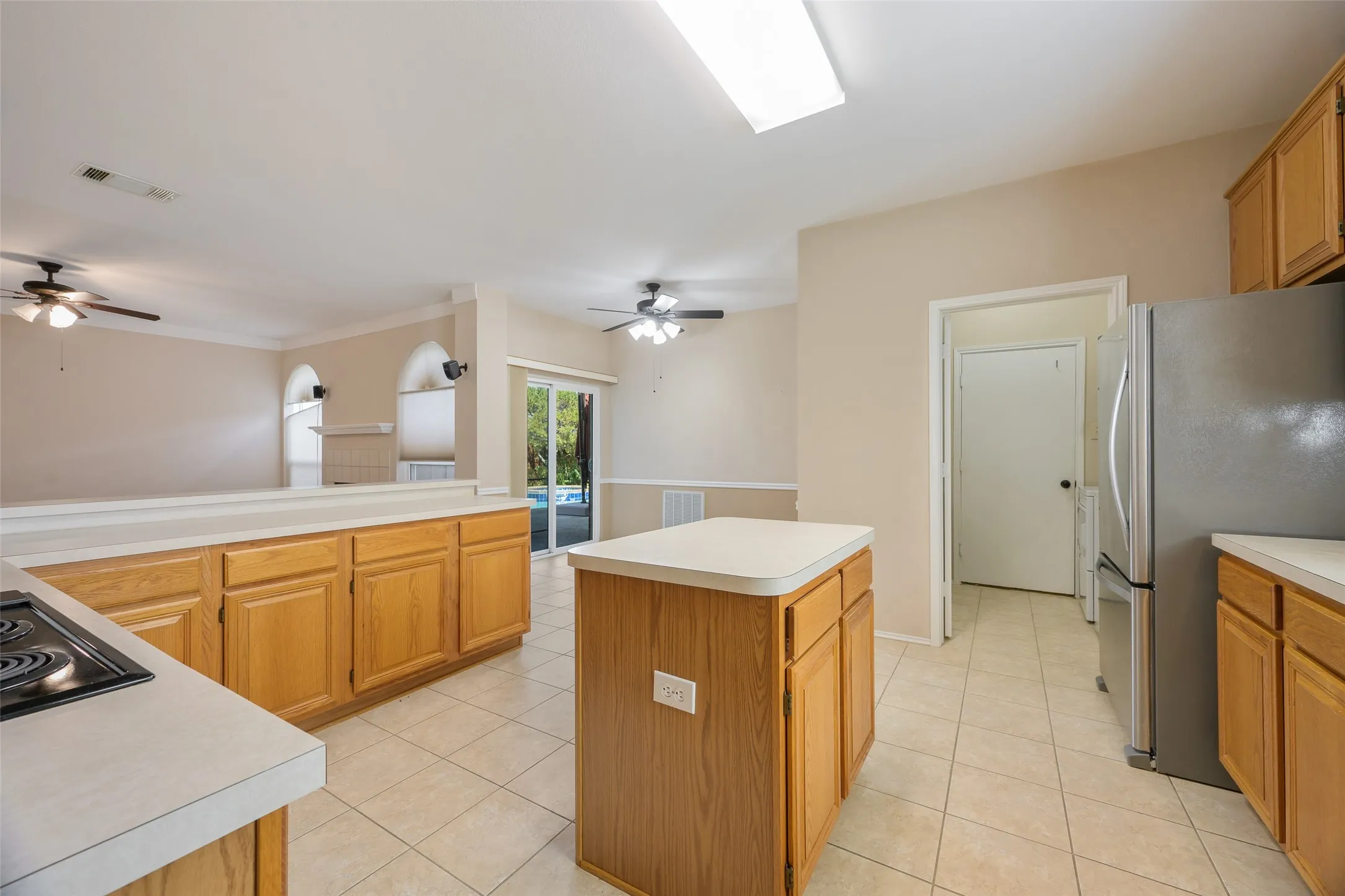 Single Family Residence For Sale in Collin County , 8024 Alderwood Place, Plano, Texas 75025, 5 Bedroom, 3 Bathroom, 2 Garage spaces, 2,674 Sqft, built in 1993, mls#21401021, Real Estate Agent in Plano, Homes For Sale in Collin county, Homes For Sale in Plano, Realtor in Plano Texas, Real Estate Brokerage Independent Realty Texas, Luminita Cordes Realtor