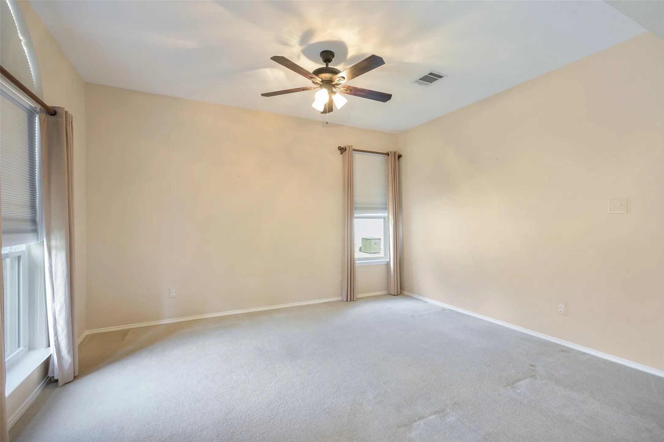 Single Family Residence For Sale in Collin County , 8024 Alderwood Place, Plano, Texas 75025, 5 Bedroom, 3 Bathroom, 2 Garage spaces, 2,674 Sqft, built in 1993, mls#21401021, Real Estate Agent in Plano, Homes For Sale in Collin county, Homes For Sale in Plano, Realtor in Plano Texas, Real Estate Brokerage Independent Realty Texas, Luminita Cordes Realtor