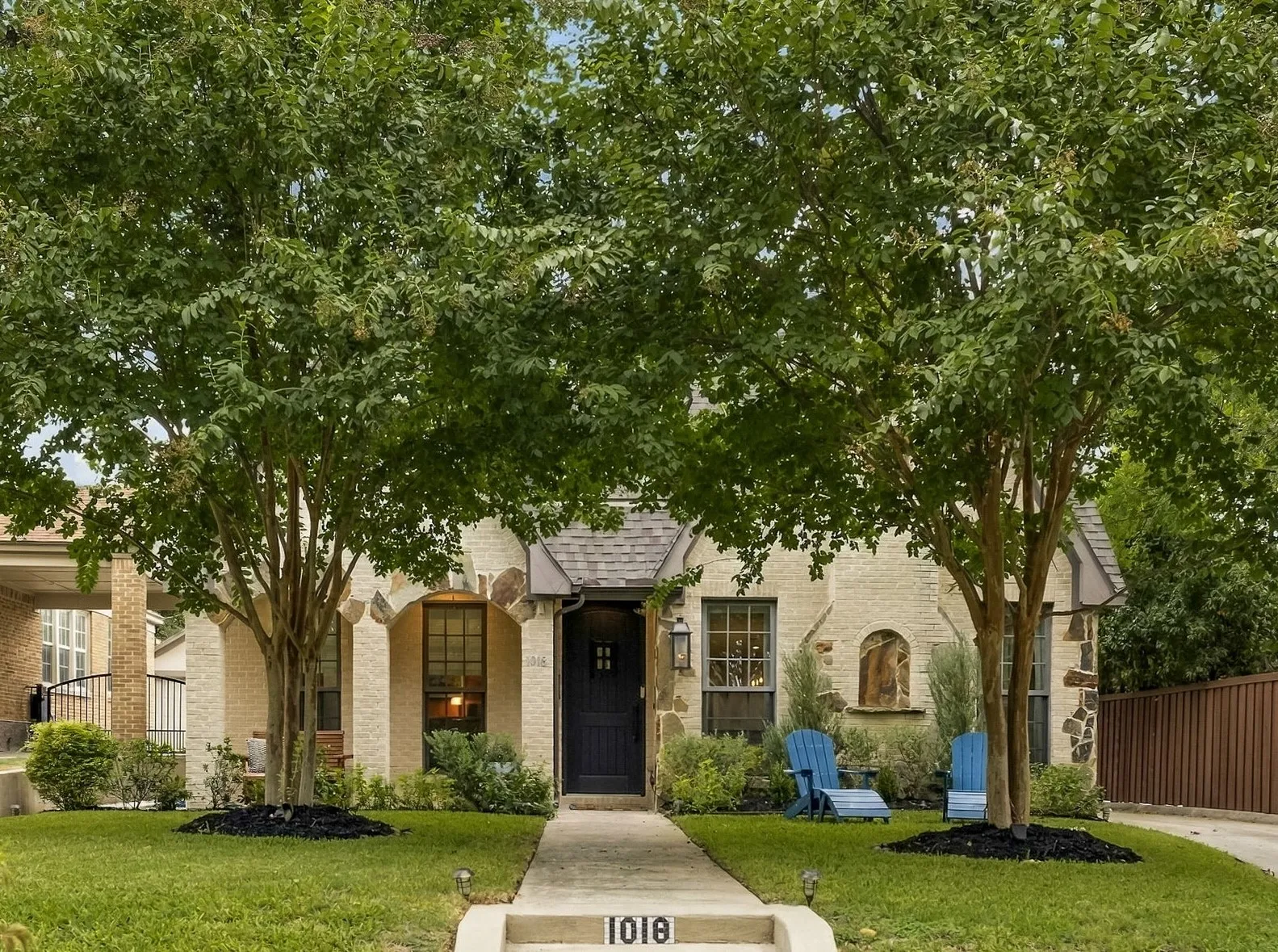 Single Family Residence For Sale in Dallas County , 1018 Clermont Avenue, Dallas, Texas 75223, 4 Bedroom, 4 Bathroom, 2 Garage spaces, 3,539 Sqft, built in 2017, mls#21398548, Real Estate Agent in Dallas, Homes For Sale in Dallas county, Homes For Sale in Dallas, Realtor in Dallas Texas, Real Estate Brokerage Independent Realty Texas, Luminita Cordes Realtor