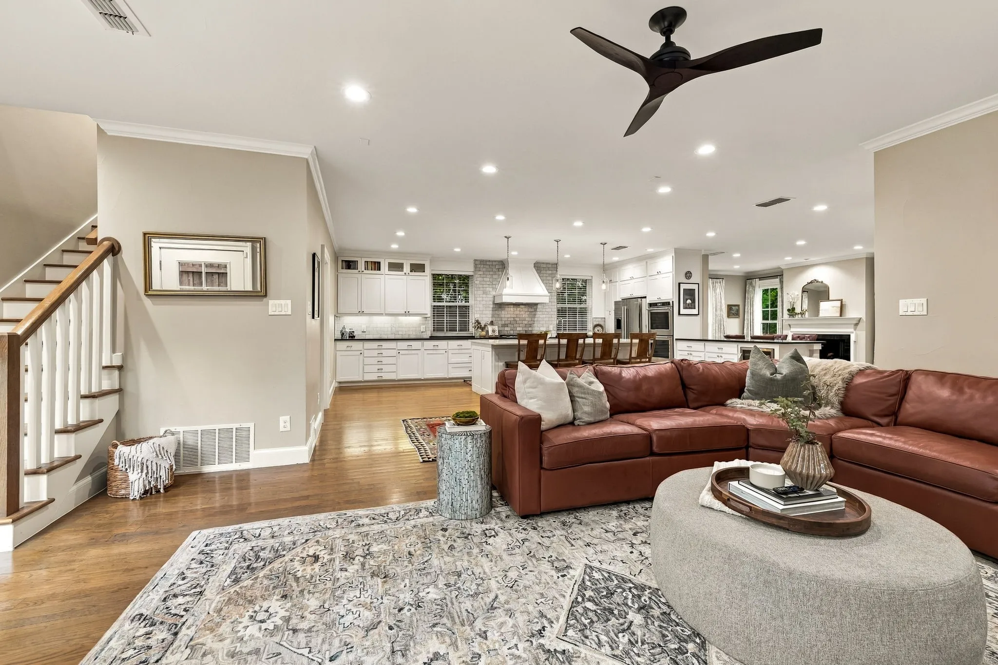 Single Family Residence For Sale in Dallas County , 1018 Clermont Avenue, Dallas, Texas 75223, 4 Bedroom, 4 Bathroom, 2 Garage spaces, 3,539 Sqft, built in 2017, mls#21398548, Real Estate Agent in Dallas, Homes For Sale in Dallas county, Homes For Sale in Dallas, Realtor in Dallas Texas, Real Estate Brokerage Independent Realty Texas, Luminita Cordes Realtor