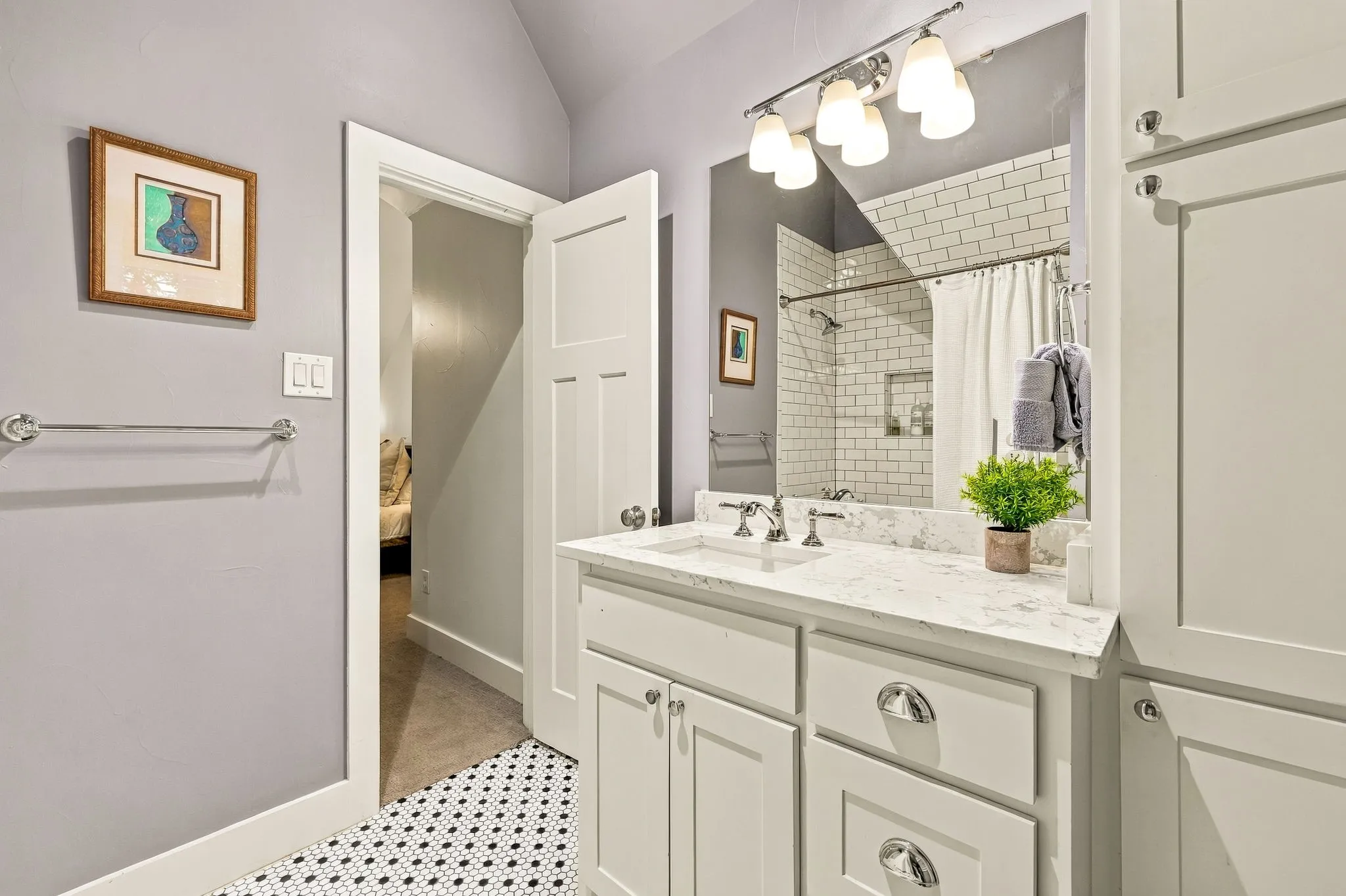 Single Family Residence For Sale in Dallas County , 1018 Clermont Avenue, Dallas, Texas 75223, 4 Bedroom, 4 Bathroom, 2 Garage spaces, 3,539 Sqft, built in 2017, mls#21398548, Real Estate Agent in Dallas, Homes For Sale in Dallas county, Homes For Sale in Dallas, Realtor in Dallas Texas, Real Estate Brokerage Independent Realty Texas, Luminita Cordes Realtor