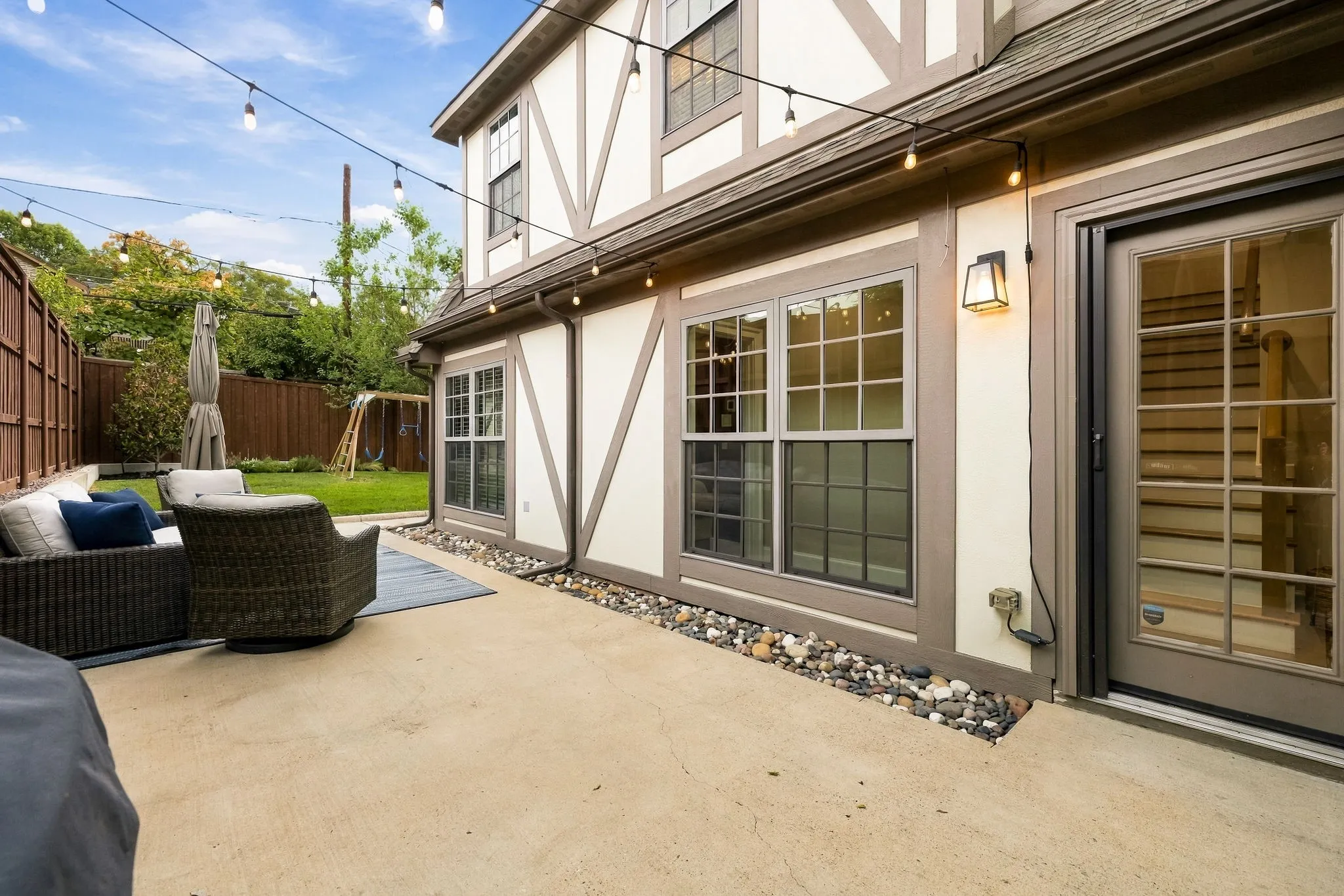 Single Family Residence For Sale in Dallas County , 1018 Clermont Avenue, Dallas, Texas 75223, 4 Bedroom, 4 Bathroom, 2 Garage spaces, 3,539 Sqft, built in 2017, mls#21398548, Real Estate Agent in Dallas, Homes For Sale in Dallas county, Homes For Sale in Dallas, Realtor in Dallas Texas, Real Estate Brokerage Independent Realty Texas, Luminita Cordes Realtor