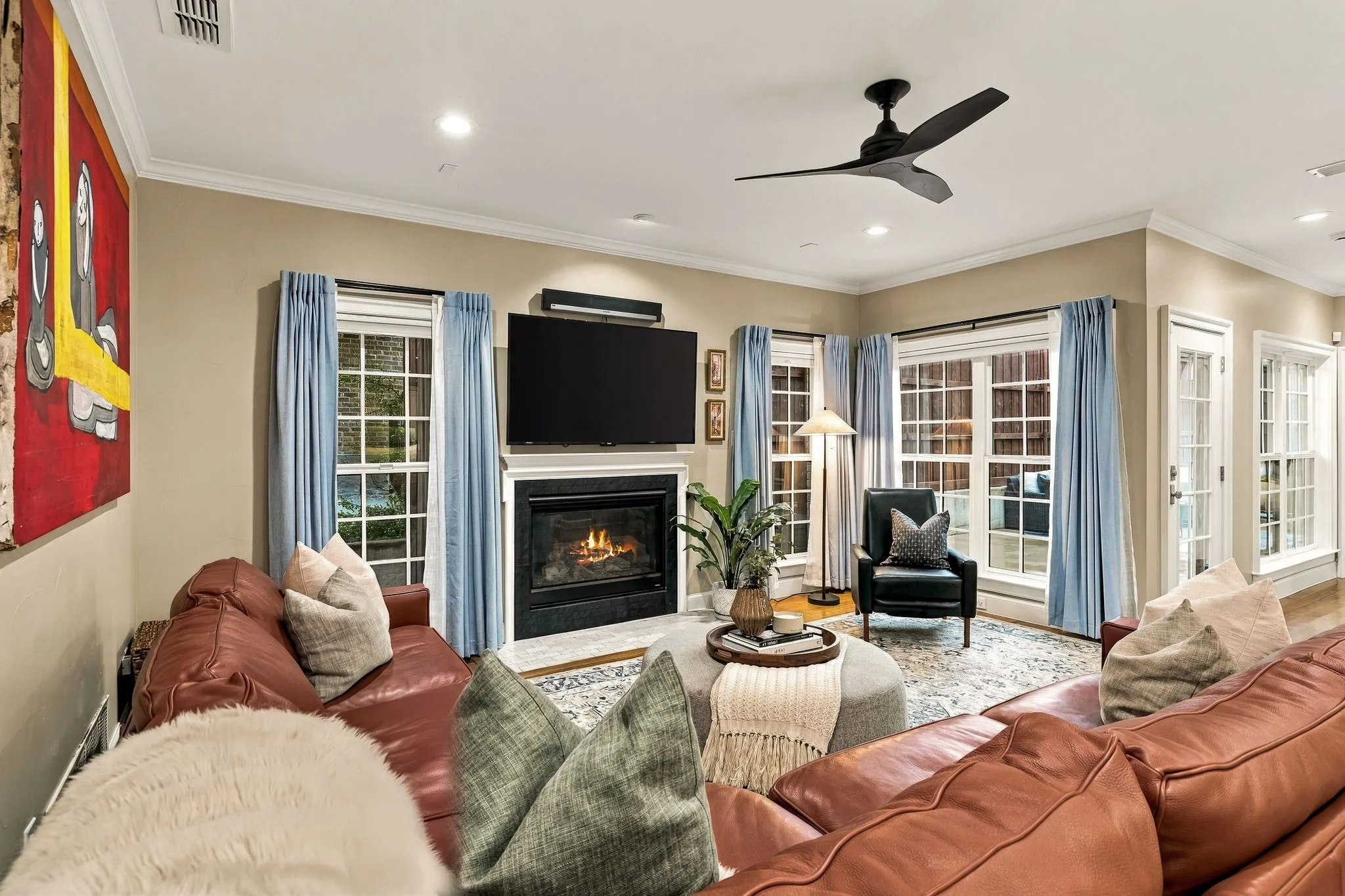 Single Family Residence For Sale in Dallas County , 1018 Clermont Avenue, Dallas, Texas 75223, 4 Bedroom, 4 Bathroom, 2 Garage spaces, 3,539 Sqft, built in 2017, mls#21398548, Real Estate Agent in Dallas, Homes For Sale in Dallas county, Homes For Sale in Dallas, Realtor in Dallas Texas, Real Estate Brokerage Independent Realty Texas, Luminita Cordes Realtor