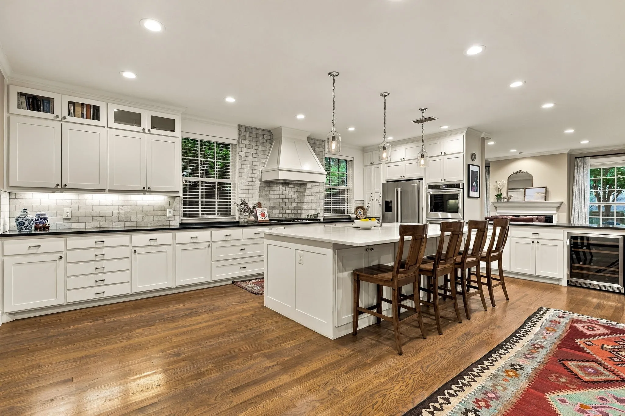 Single Family Residence For Sale in Dallas County , 1018 Clermont Avenue, Dallas, Texas 75223, 4 Bedroom, 4 Bathroom, 2 Garage spaces, 3,539 Sqft, built in 2017, mls#21398548, Real Estate Agent in Dallas, Homes For Sale in Dallas county, Homes For Sale in Dallas, Realtor in Dallas Texas, Real Estate Brokerage Independent Realty Texas, Luminita Cordes Realtor