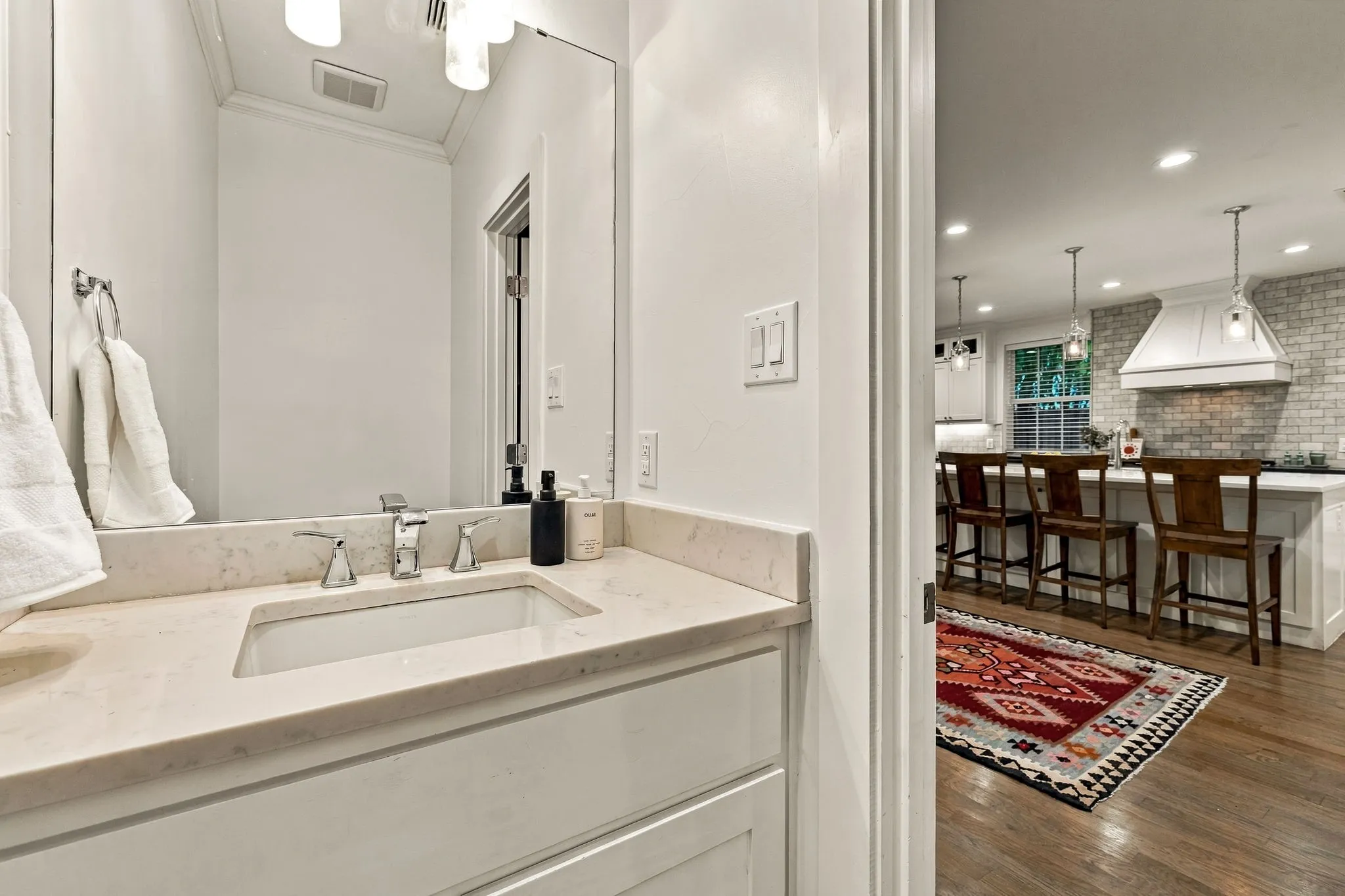 Single Family Residence For Sale in Dallas County , 1018 Clermont Avenue, Dallas, Texas 75223, 4 Bedroom, 4 Bathroom, 2 Garage spaces, 3,539 Sqft, built in 2017, mls#21398548, Real Estate Agent in Dallas, Homes For Sale in Dallas county, Homes For Sale in Dallas, Realtor in Dallas Texas, Real Estate Brokerage Independent Realty Texas, Luminita Cordes Realtor