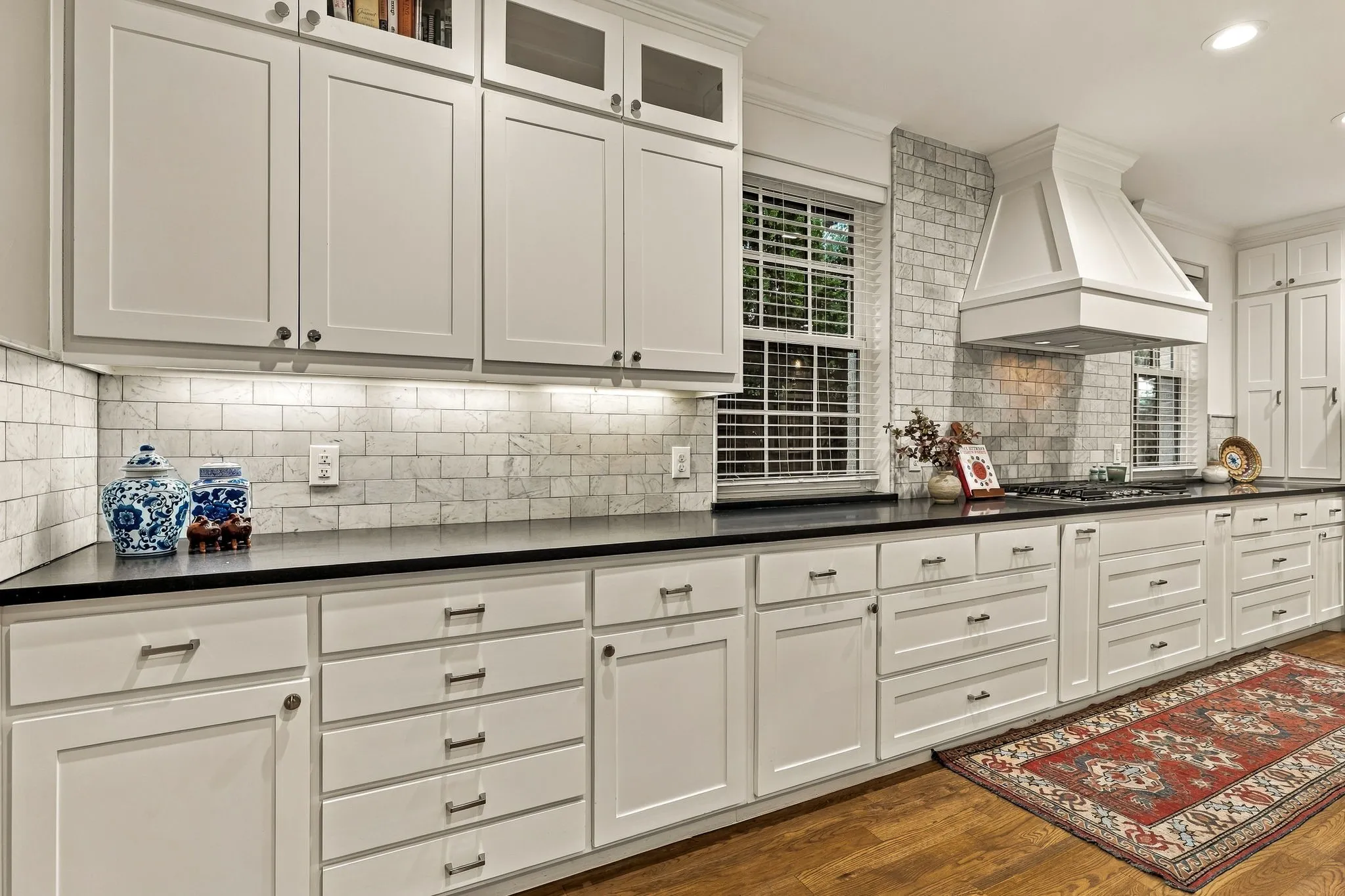 Single Family Residence For Sale in Dallas County , 1018 Clermont Avenue, Dallas, Texas 75223, 4 Bedroom, 4 Bathroom, 2 Garage spaces, 3,539 Sqft, built in 2017, mls#21398548, Real Estate Agent in Dallas, Homes For Sale in Dallas county, Homes For Sale in Dallas, Realtor in Dallas Texas, Real Estate Brokerage Independent Realty Texas, Luminita Cordes Realtor