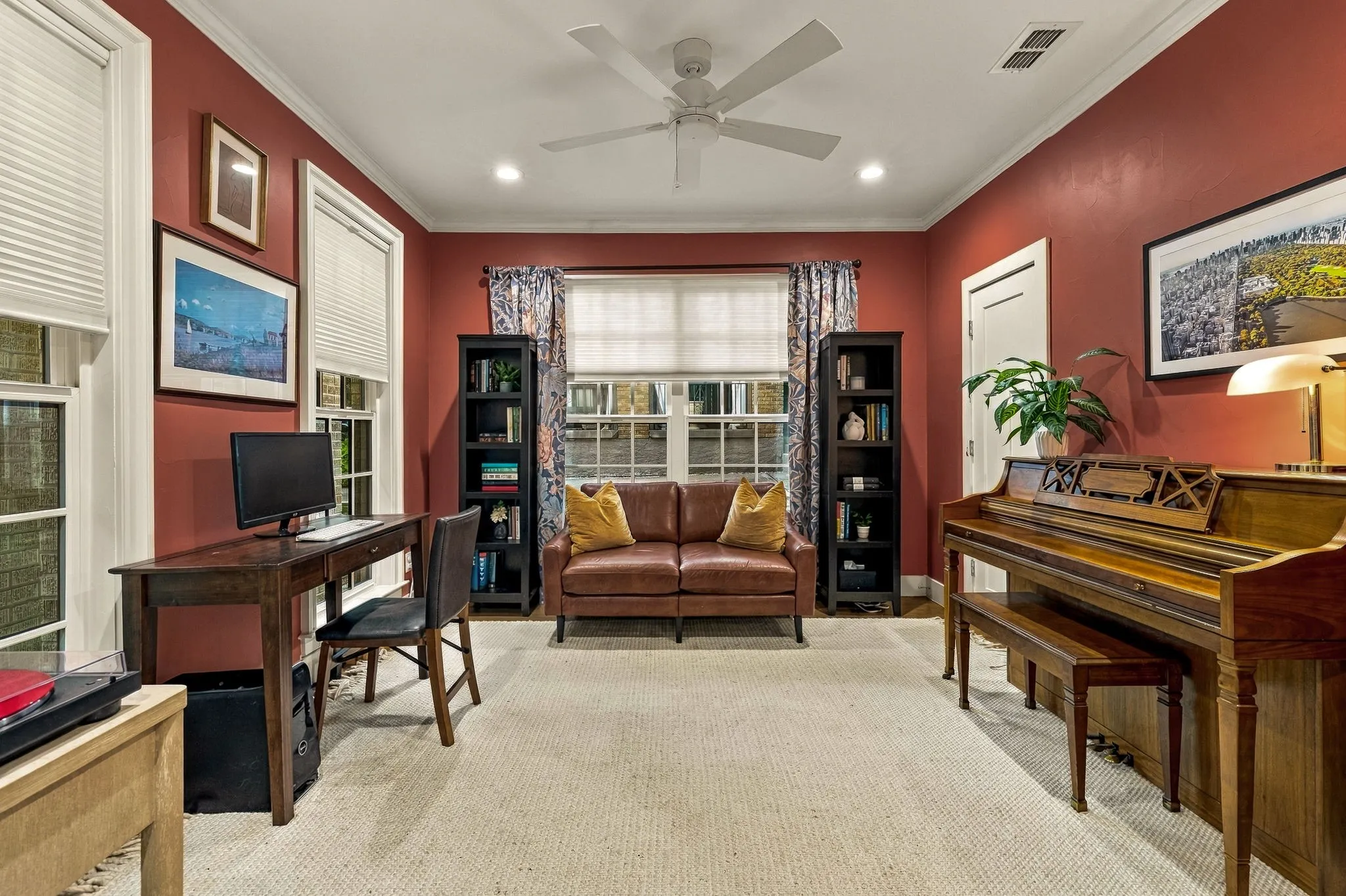 Single Family Residence For Sale in Dallas County , 1018 Clermont Avenue, Dallas, Texas 75223, 4 Bedroom, 4 Bathroom, 2 Garage spaces, 3,539 Sqft, built in 2017, mls#21398548, Real Estate Agent in Dallas, Homes For Sale in Dallas county, Homes For Sale in Dallas, Realtor in Dallas Texas, Real Estate Brokerage Independent Realty Texas, Luminita Cordes Realtor