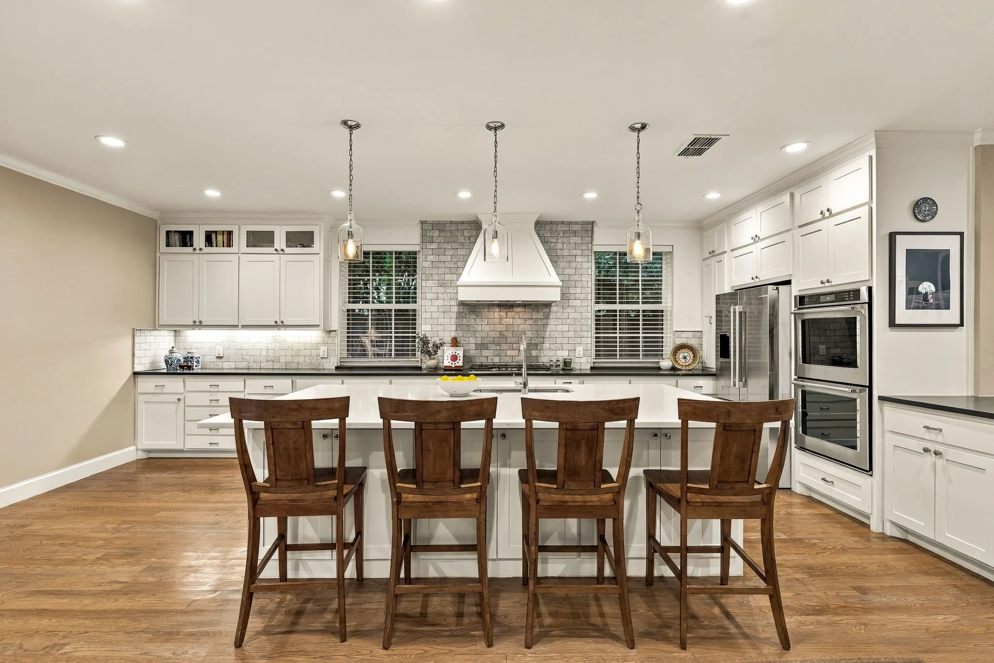 Single Family Residence For Sale in Dallas County , 1018 Clermont Avenue, Dallas, Texas 75223, 4 Bedroom, 4 Bathroom, 2 Garage spaces, 3,539 Sqft, built in 2017, mls#21398548, Real Estate Agent in Dallas, Homes For Sale in Dallas county, Homes For Sale in Dallas, Realtor in Dallas Texas, Real Estate Brokerage Independent Realty Texas, Luminita Cordes Realtor