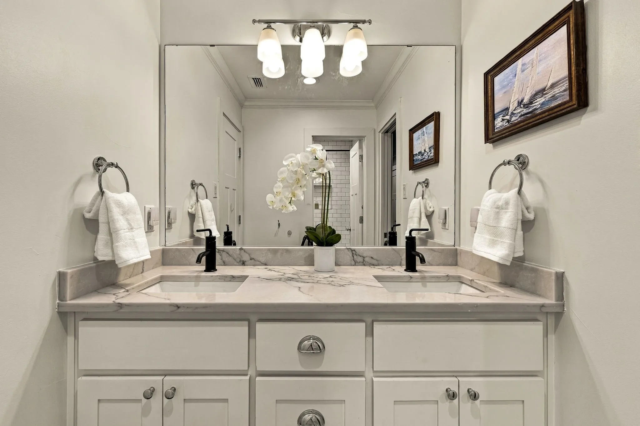 Single Family Residence For Sale in Dallas County , 1018 Clermont Avenue, Dallas, Texas 75223, 4 Bedroom, 4 Bathroom, 2 Garage spaces, 3,539 Sqft, built in 2017, mls#21398548, Real Estate Agent in Dallas, Homes For Sale in Dallas county, Homes For Sale in Dallas, Realtor in Dallas Texas, Real Estate Brokerage Independent Realty Texas, Luminita Cordes Realtor