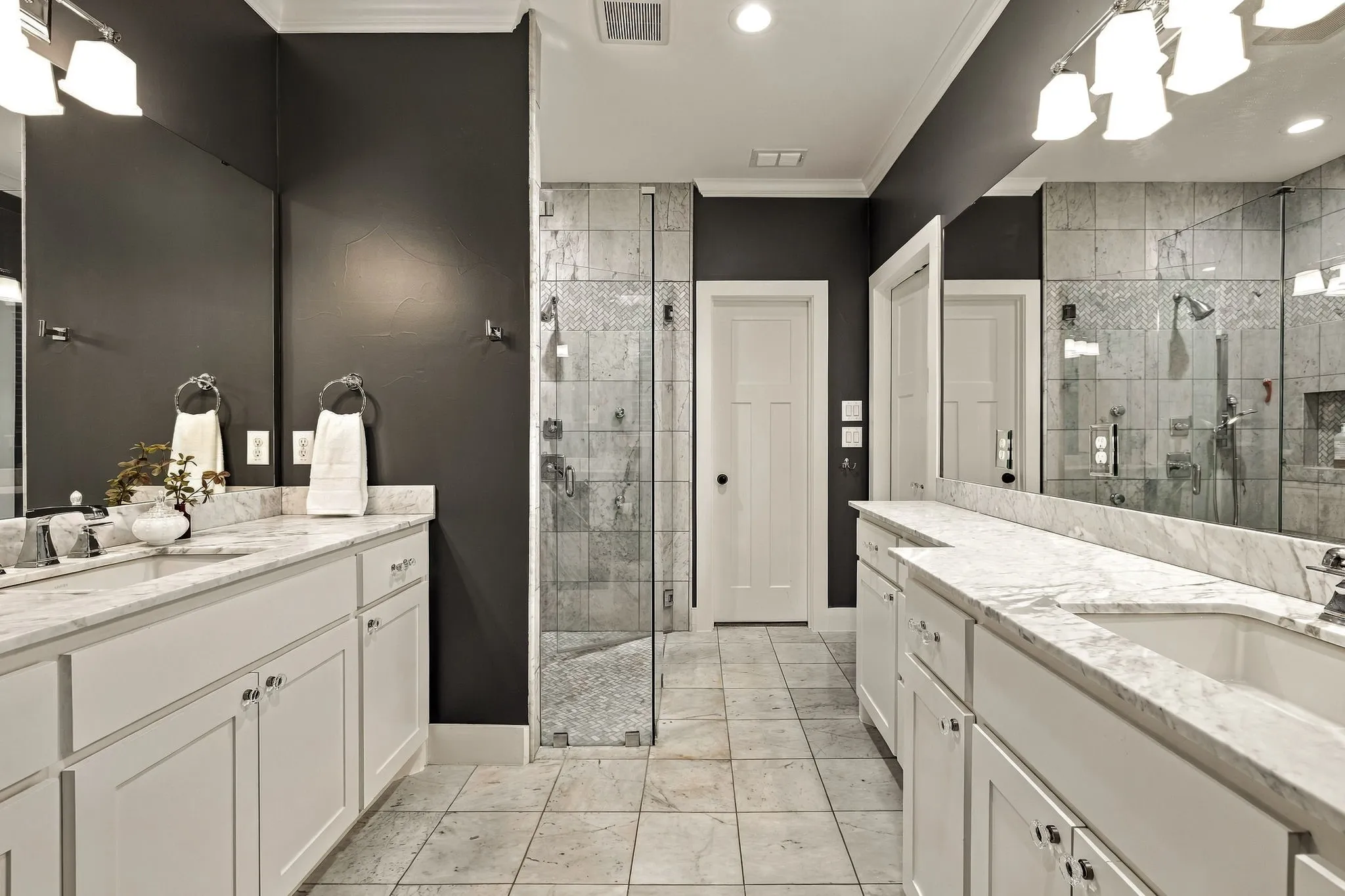 Single Family Residence For Sale in Dallas County , 1018 Clermont Avenue, Dallas, Texas 75223, 4 Bedroom, 4 Bathroom, 2 Garage spaces, 3,539 Sqft, built in 2017, mls#21398548, Real Estate Agent in Dallas, Homes For Sale in Dallas county, Homes For Sale in Dallas, Realtor in Dallas Texas, Real Estate Brokerage Independent Realty Texas, Luminita Cordes Realtor