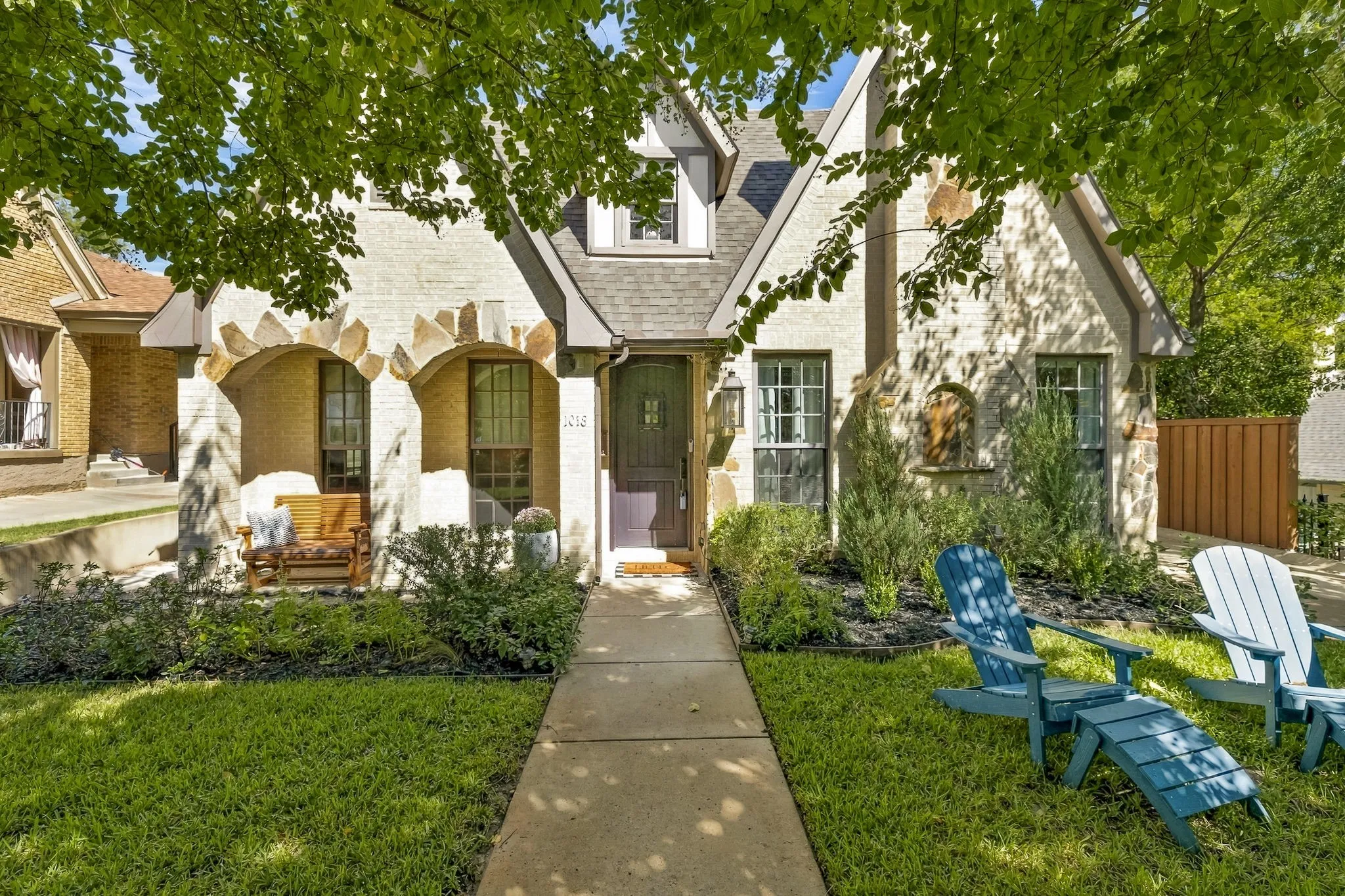 Single Family Residence For Sale in Dallas County , 1018 Clermont Avenue, Dallas, Texas 75223, 4 Bedroom, 4 Bathroom, 2 Garage spaces, 3,539 Sqft, built in 2017, mls#21398548, Real Estate Agent in Dallas, Homes For Sale in Dallas county, Homes For Sale in Dallas, Realtor in Dallas Texas, Real Estate Brokerage Independent Realty Texas, Luminita Cordes Realtor