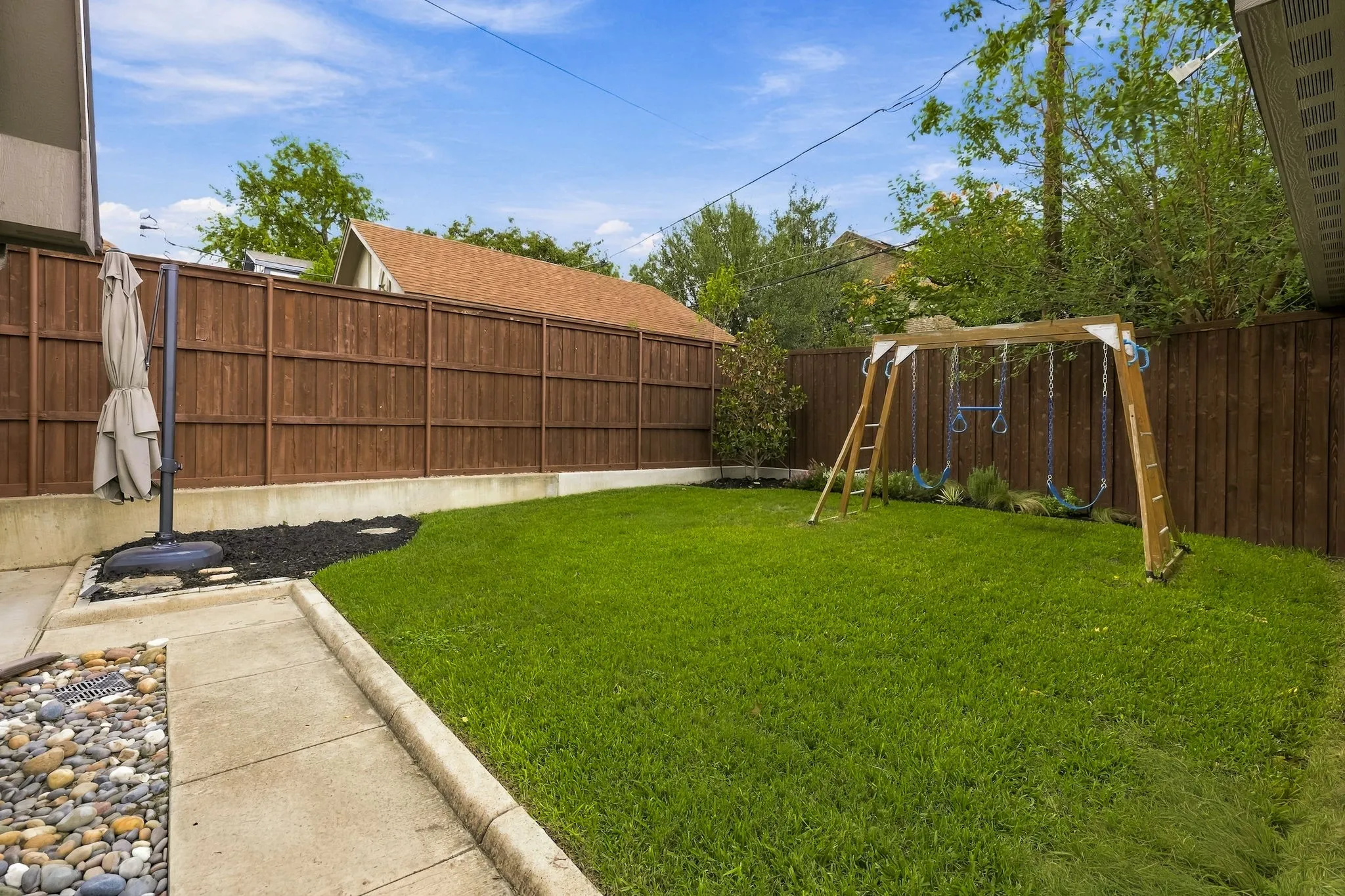 Single Family Residence For Sale in Dallas County , 1018 Clermont Avenue, Dallas, Texas 75223, 4 Bedroom, 4 Bathroom, 2 Garage spaces, 3,539 Sqft, built in 2017, mls#21398548, Real Estate Agent in Dallas, Homes For Sale in Dallas county, Homes For Sale in Dallas, Realtor in Dallas Texas, Real Estate Brokerage Independent Realty Texas, Luminita Cordes Realtor