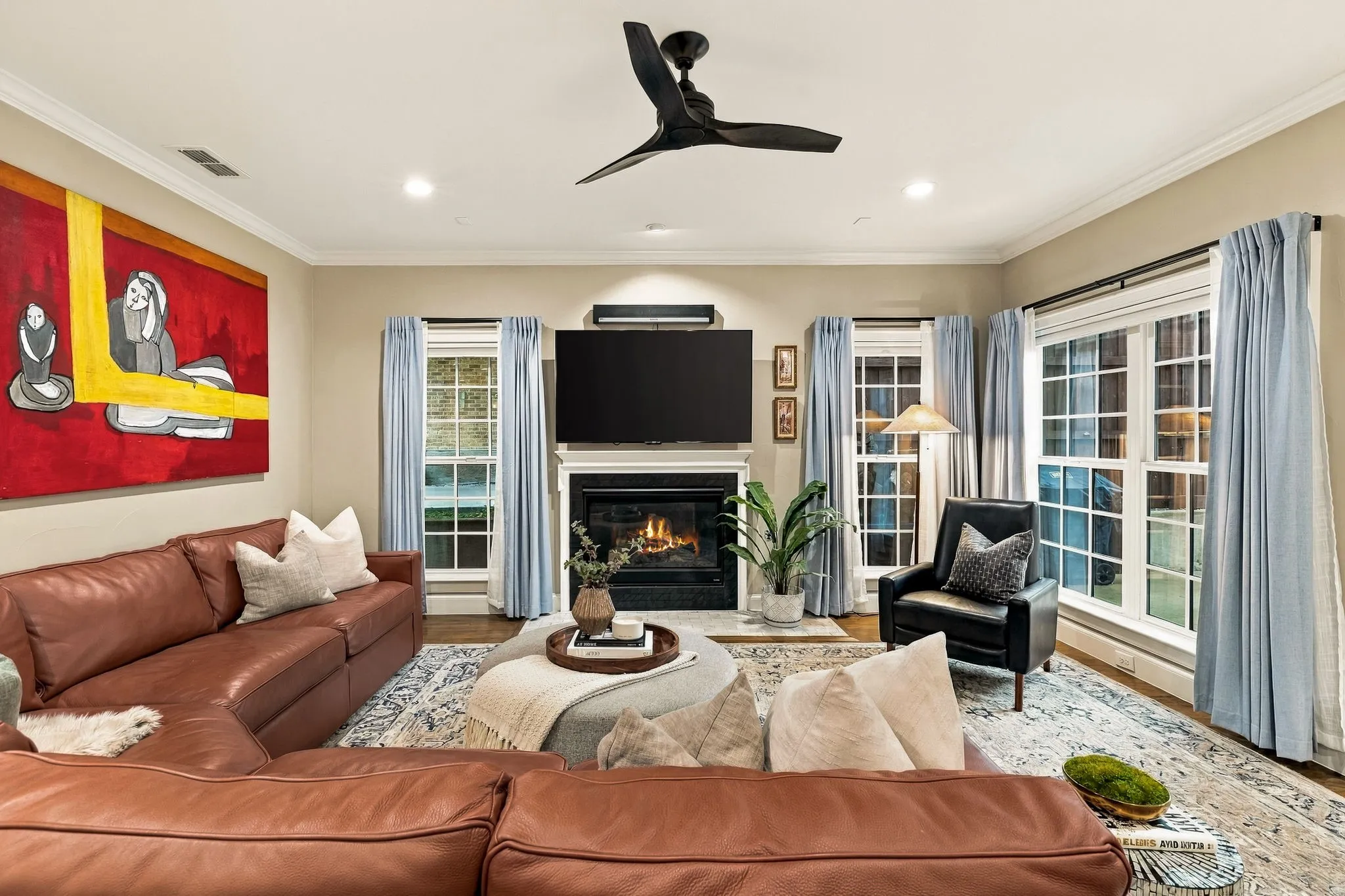 Single Family Residence For Sale in Dallas County , 1018 Clermont Avenue, Dallas, Texas 75223, 4 Bedroom, 4 Bathroom, 2 Garage spaces, 3,539 Sqft, built in 2017, mls#21398548, Real Estate Agent in Dallas, Homes For Sale in Dallas county, Homes For Sale in Dallas, Realtor in Dallas Texas, Real Estate Brokerage Independent Realty Texas, Luminita Cordes Realtor