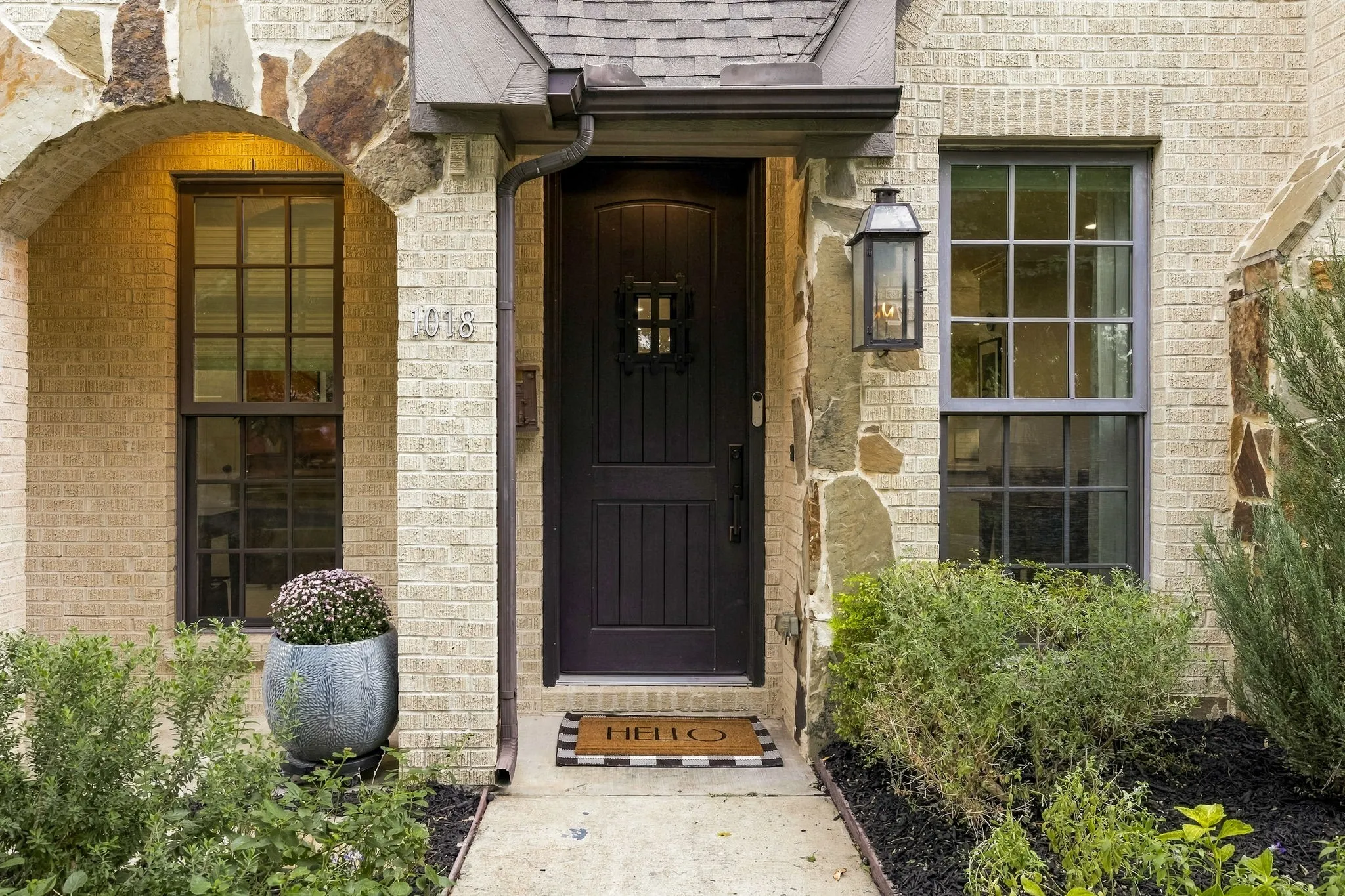 Single Family Residence For Sale in Dallas County , 1018 Clermont Avenue, Dallas, Texas 75223, 4 Bedroom, 4 Bathroom, 2 Garage spaces, 3,539 Sqft, built in 2017, mls#21398548, Real Estate Agent in Dallas, Homes For Sale in Dallas county, Homes For Sale in Dallas, Realtor in Dallas Texas, Real Estate Brokerage Independent Realty Texas, Luminita Cordes Realtor