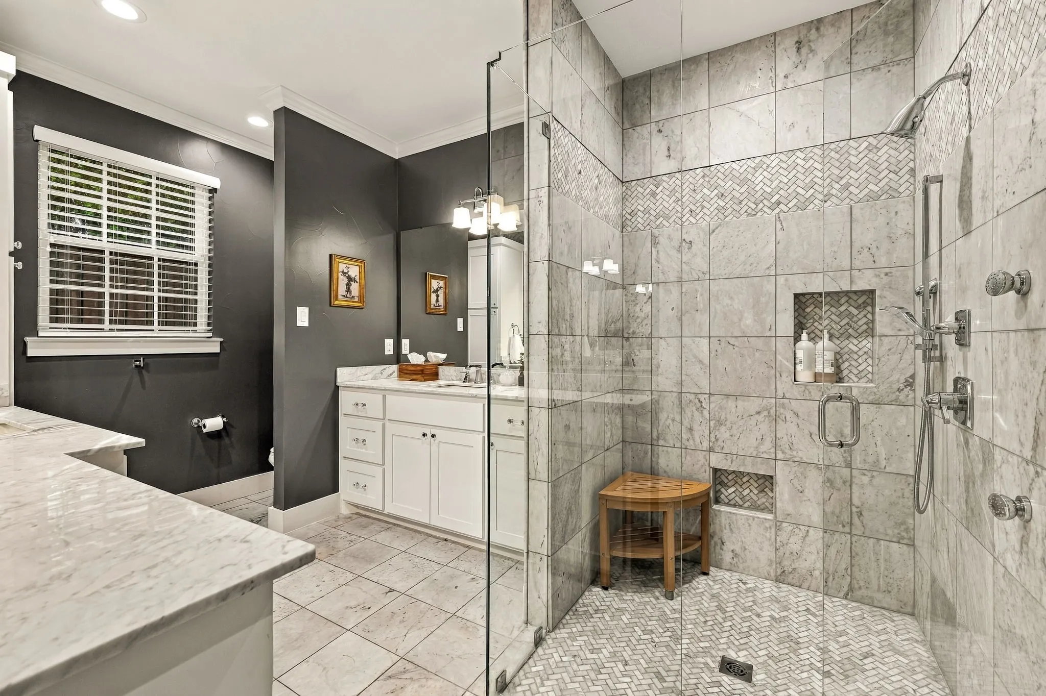 Single Family Residence For Sale in Dallas County , 1018 Clermont Avenue, Dallas, Texas 75223, 4 Bedroom, 4 Bathroom, 2 Garage spaces, 3,539 Sqft, built in 2017, mls#21398548, Real Estate Agent in Dallas, Homes For Sale in Dallas county, Homes For Sale in Dallas, Realtor in Dallas Texas, Real Estate Brokerage Independent Realty Texas, Luminita Cordes Realtor