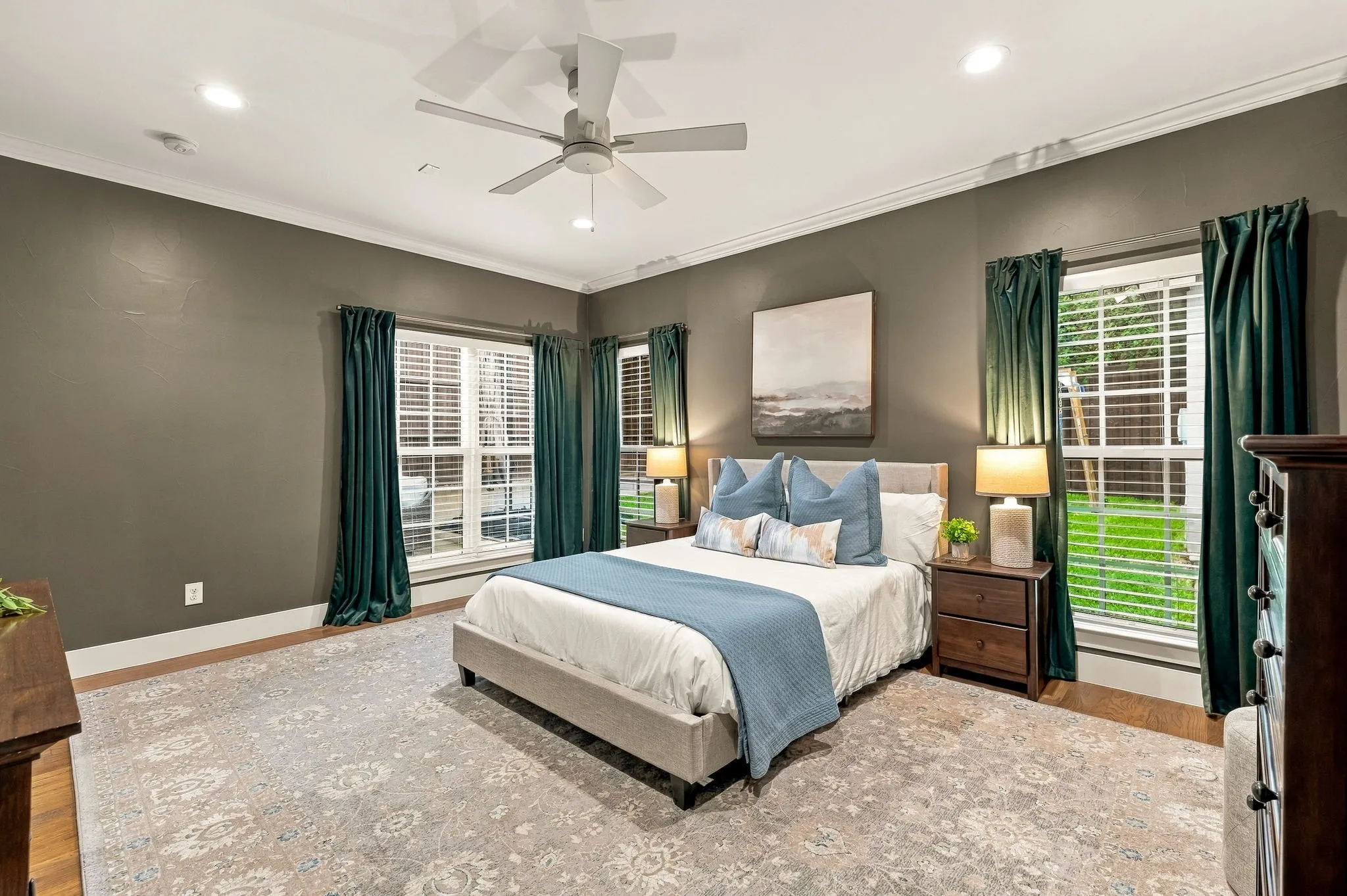 Single Family Residence For Sale in Dallas County , 1018 Clermont Avenue, Dallas, Texas 75223, 4 Bedroom, 4 Bathroom, 2 Garage spaces, 3,539 Sqft, built in 2017, mls#21398548, Real Estate Agent in Dallas, Homes For Sale in Dallas county, Homes For Sale in Dallas, Realtor in Dallas Texas, Real Estate Brokerage Independent Realty Texas, Luminita Cordes Realtor