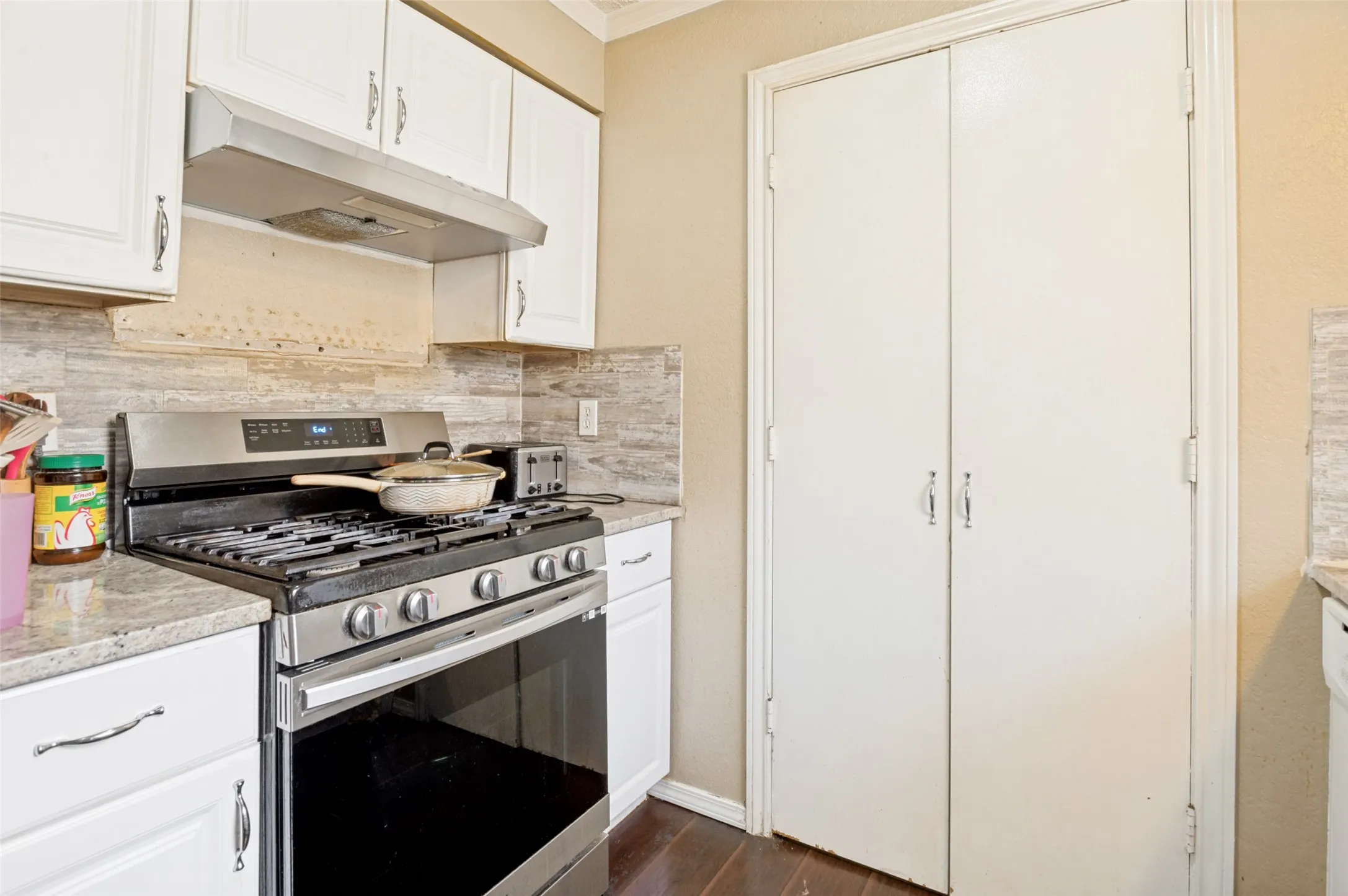 Single Family Residence For Sale in Dallas County , 1325 Abbott Drive, Irving, Texas 75060, 4 Bedroom, 3 Bathroom, Garage spaces, 1,161 Sqft, built in 1985, mls#21401863, Real Estate Agent in Irving, Homes For Sale in Dallas county, Homes For Sale in Irving, Realtor in Irving Texas, Real Estate Brokerage Independent Realty Texas, Luminita Cordes Realtor