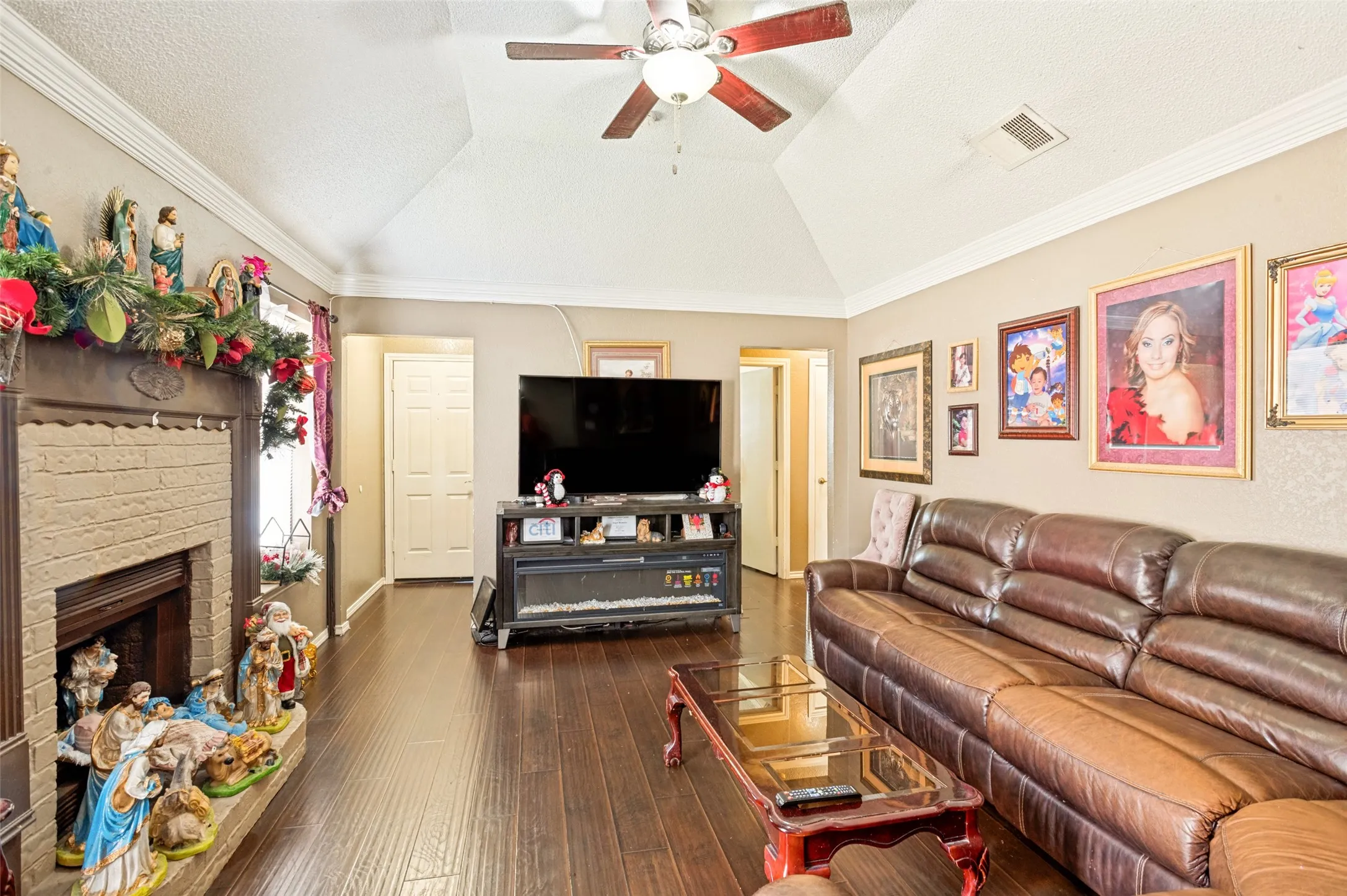 Single Family Residence For Sale in Dallas County , 1325 Abbott Drive, Irving, Texas 75060, 4 Bedroom, 3 Bathroom, Garage spaces, 1,161 Sqft, built in 1985, mls#21401863, Real Estate Agent in Irving, Homes For Sale in Dallas county, Homes For Sale in Irving, Realtor in Irving Texas, Real Estate Brokerage Independent Realty Texas, Luminita Cordes Realtor